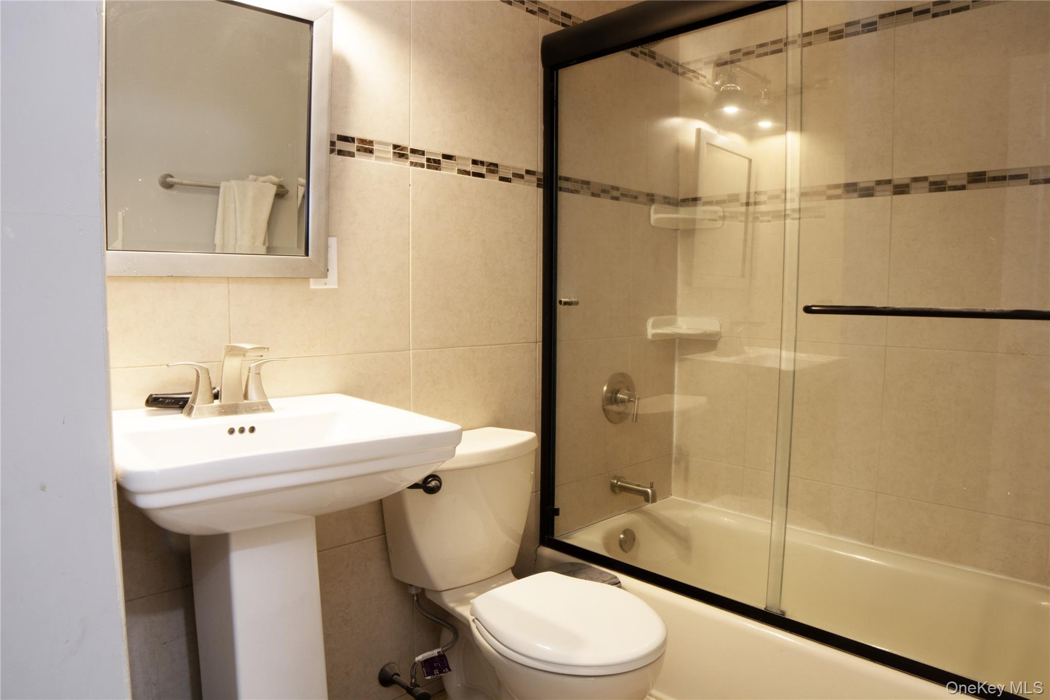 #5 photo, 617 SMITHTOWN Avenue, サフォーク郡 Bohemia , NY 11716