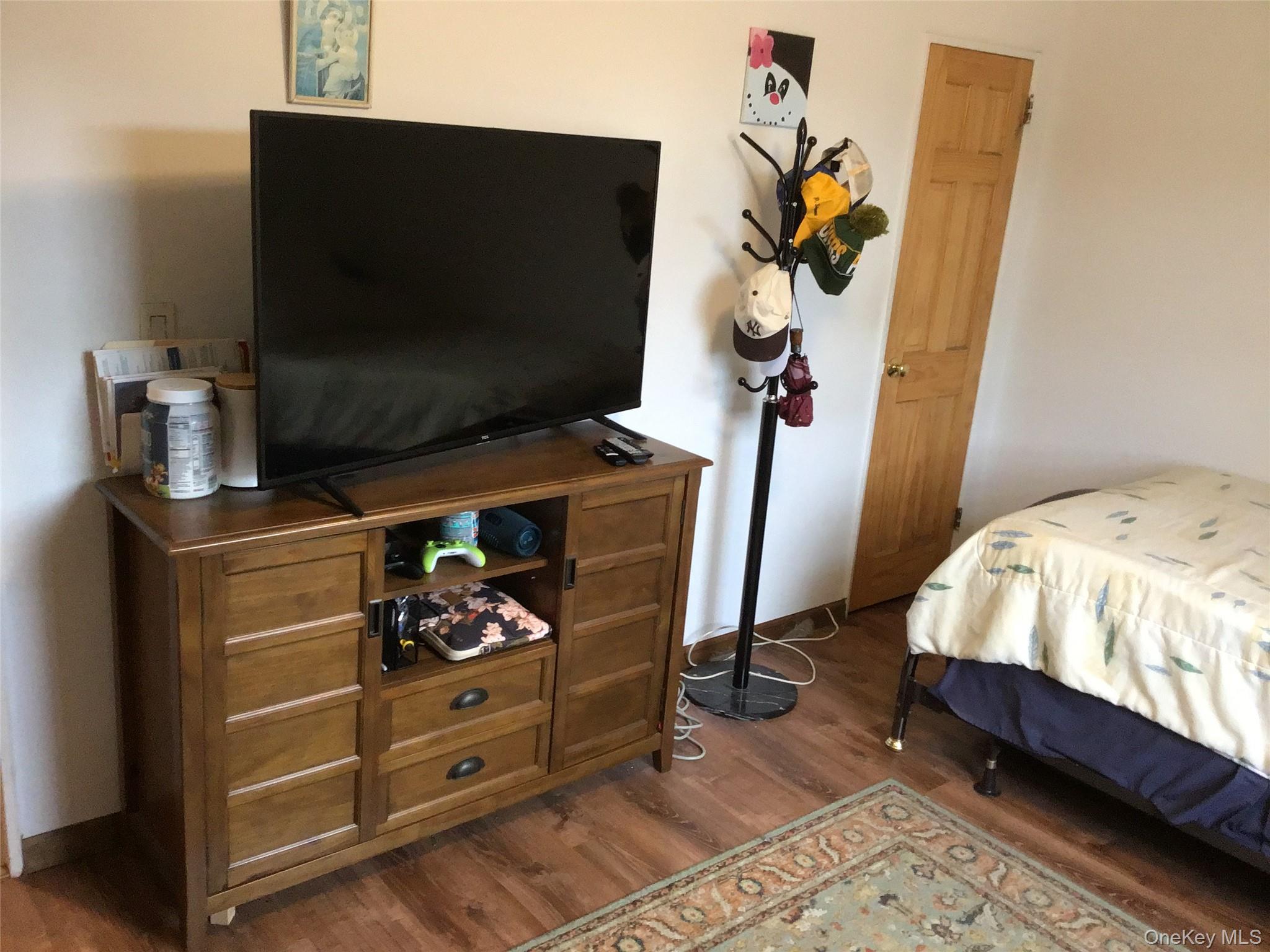 #14 photo, 58-28 251 Street, Little Neck , NY 11362