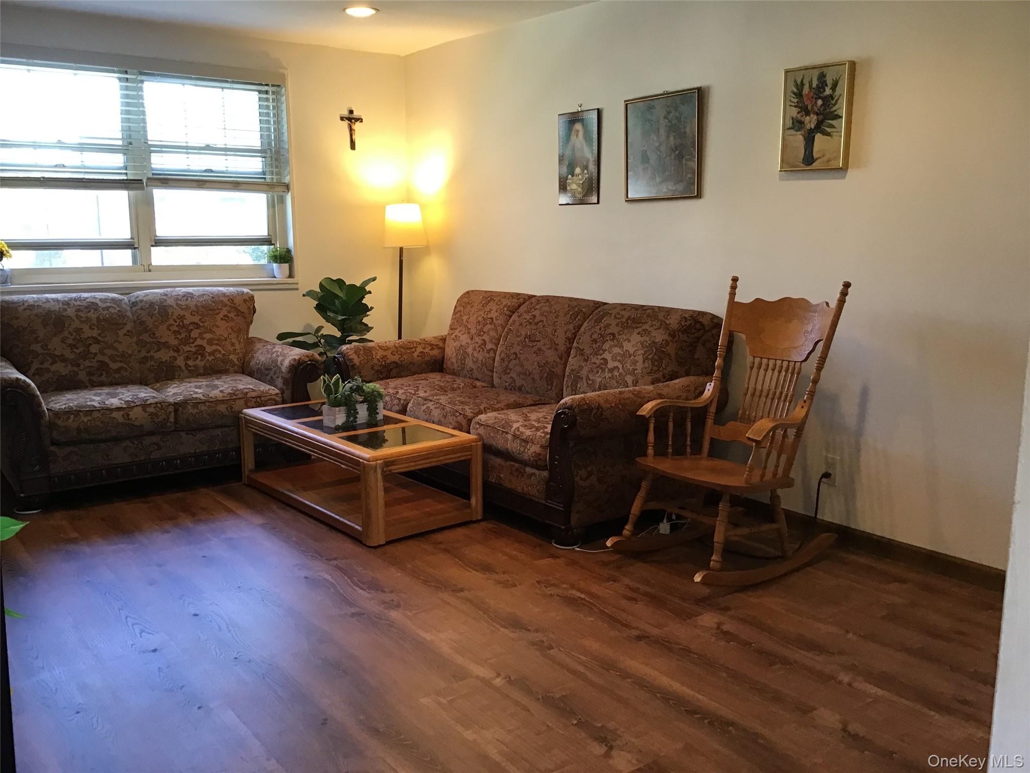 #4 photo, 58-28 251 Street, Little Neck , NY 11362