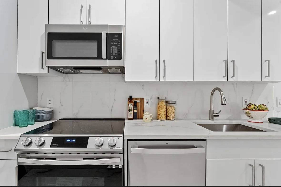 #8 photo, 122 Palmetto St., Bushwick , NY 11221