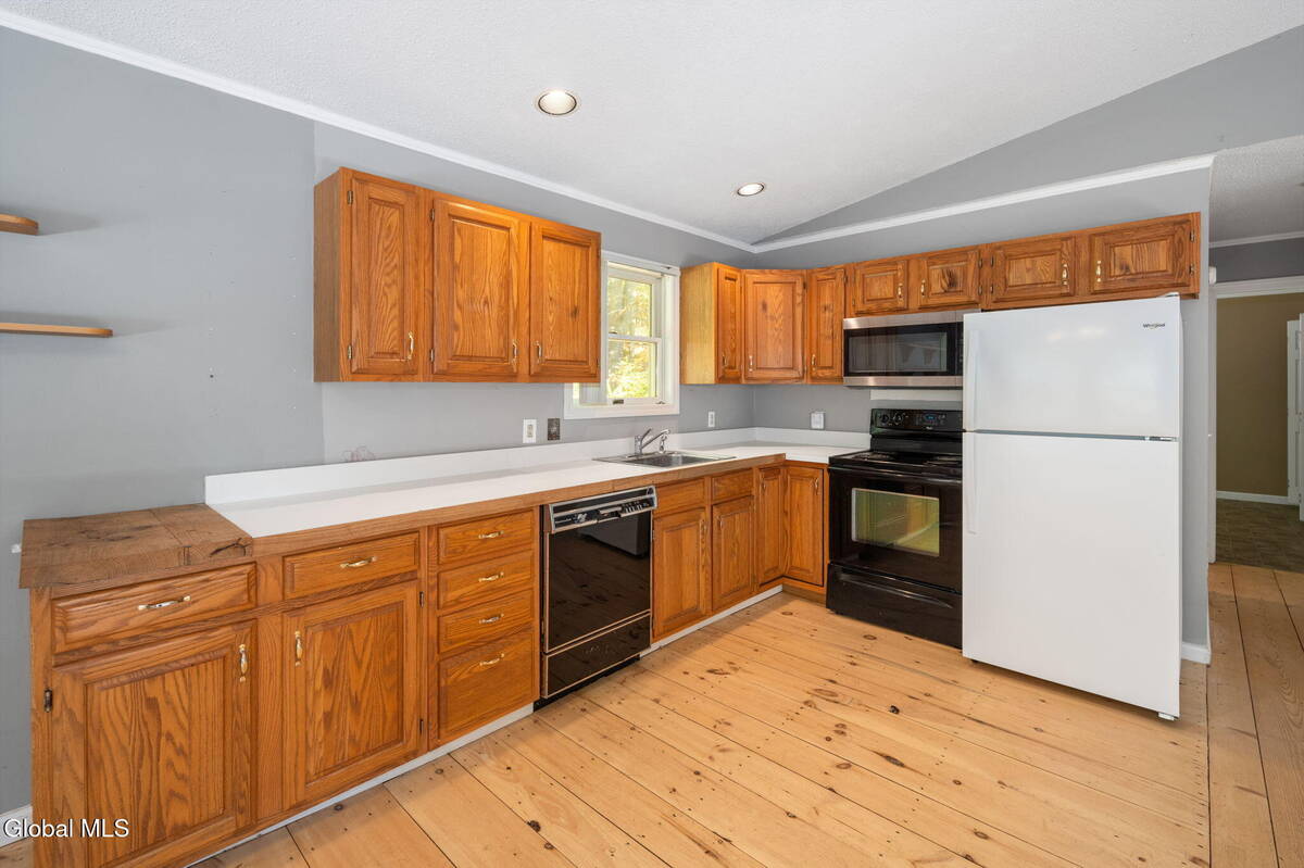 #5 photo, 309 Carrera Lane, Granville , NY 12832