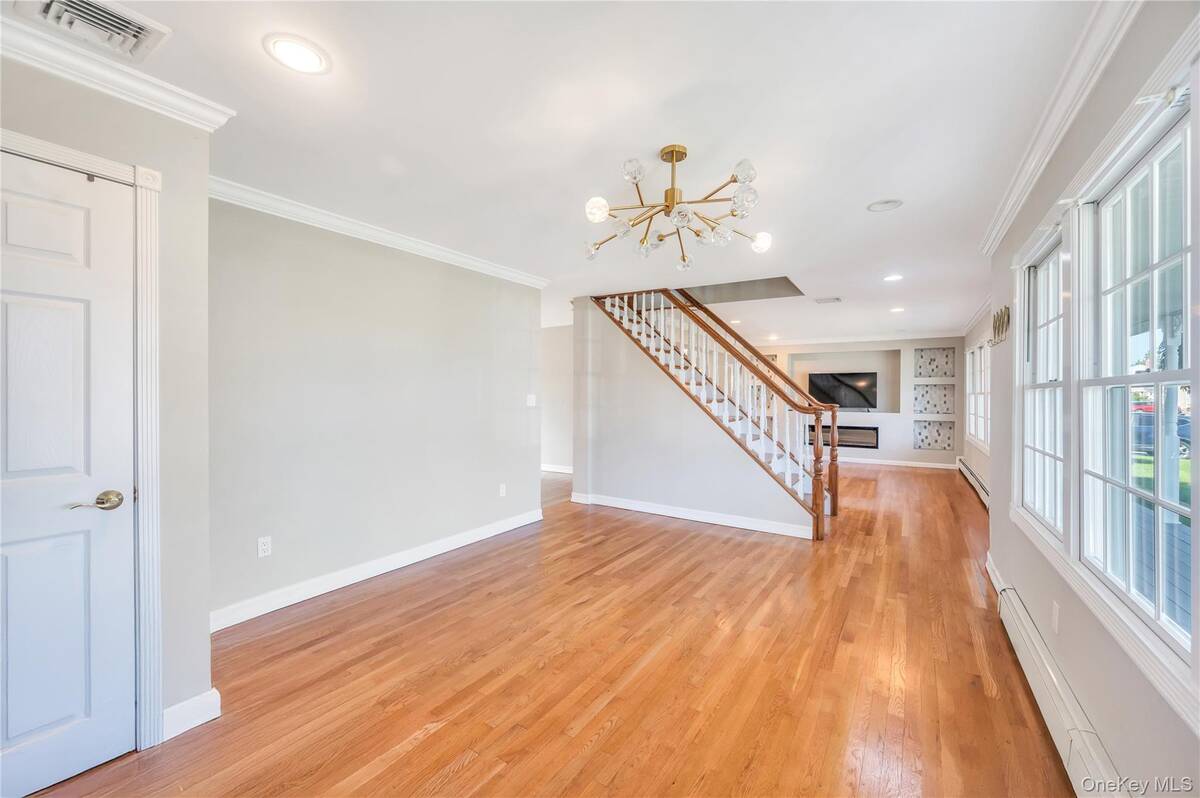 #10 photo, 131 Carol Road, East Meadow , NY 11554