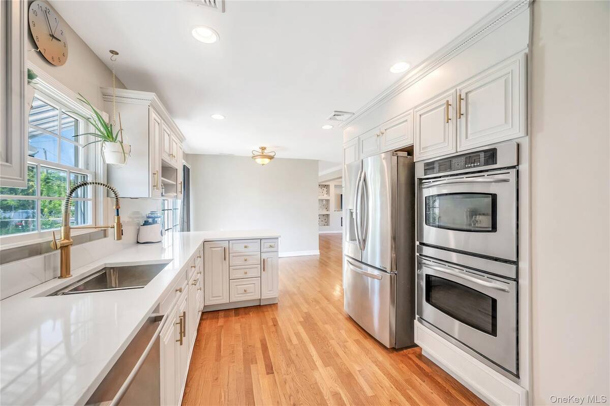 #13 photo, 131 Carol Road, East Meadow , NY 11554