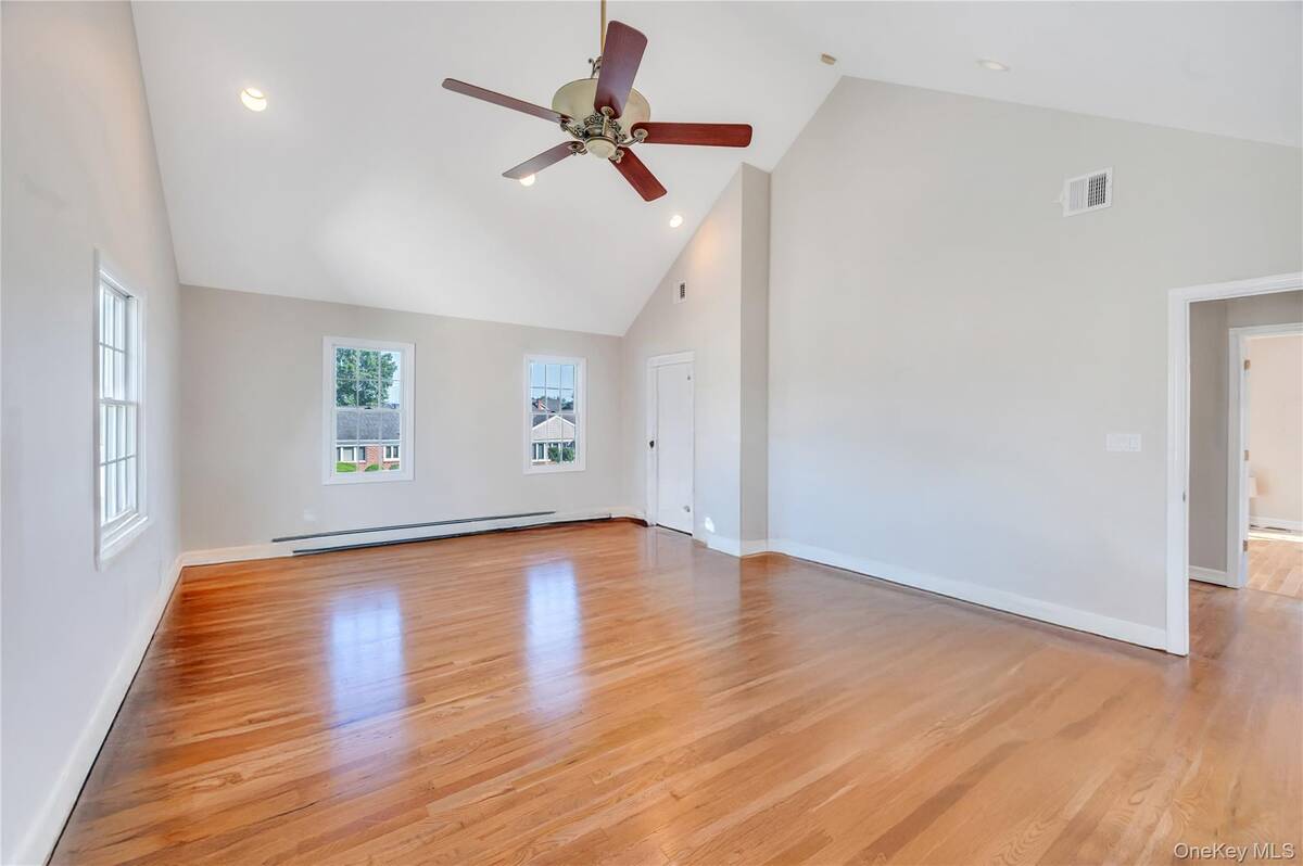 #17 photo, 131 Carol Road, East Meadow , NY 11554