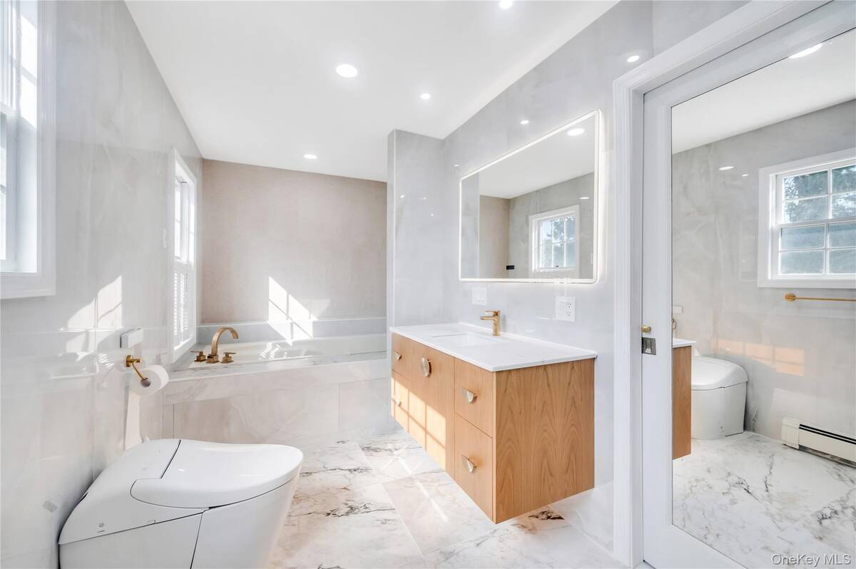 #19 photo, 131 Carol Road, East Meadow , NY 11554