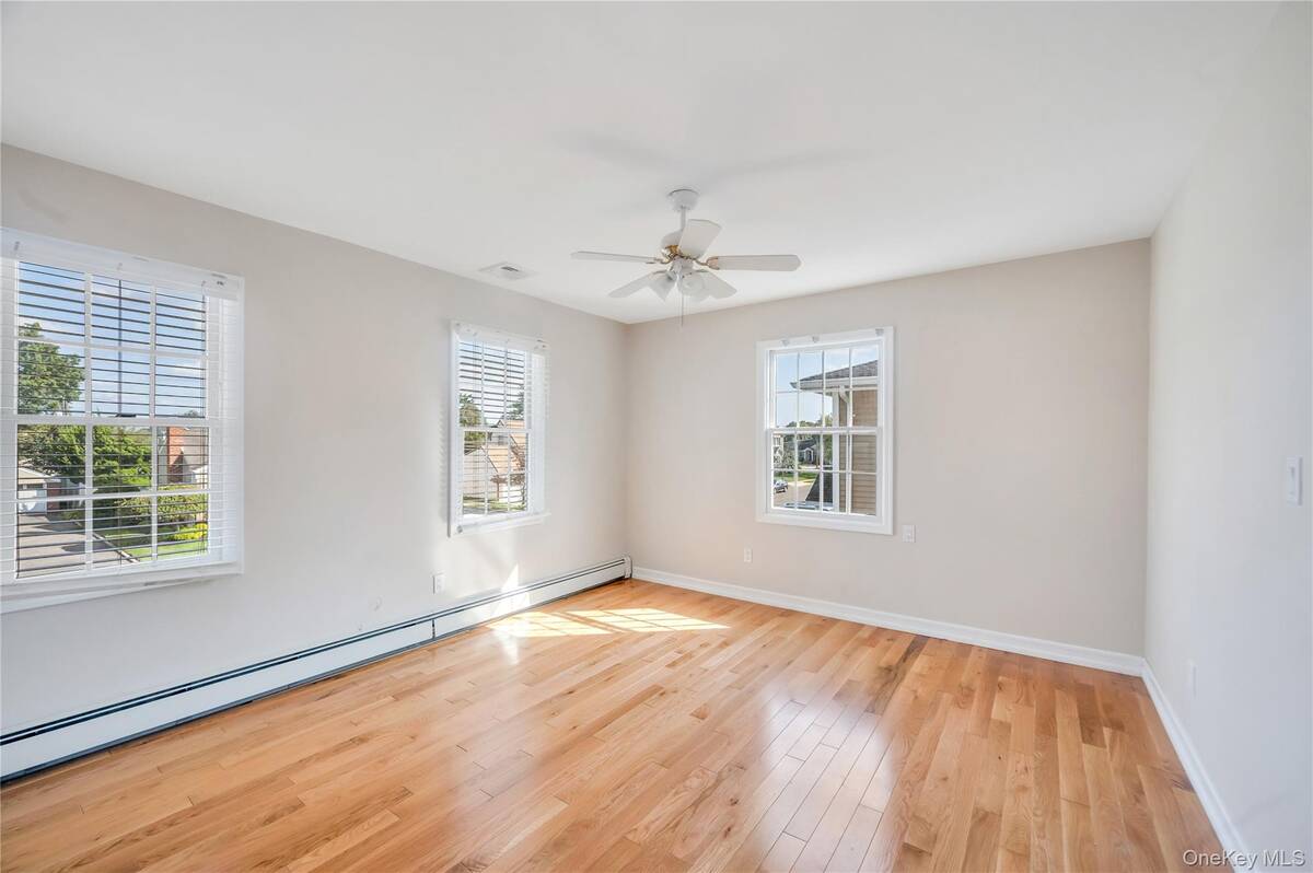 #21 photo, 131 Carol Road, East Meadow , NY 11554