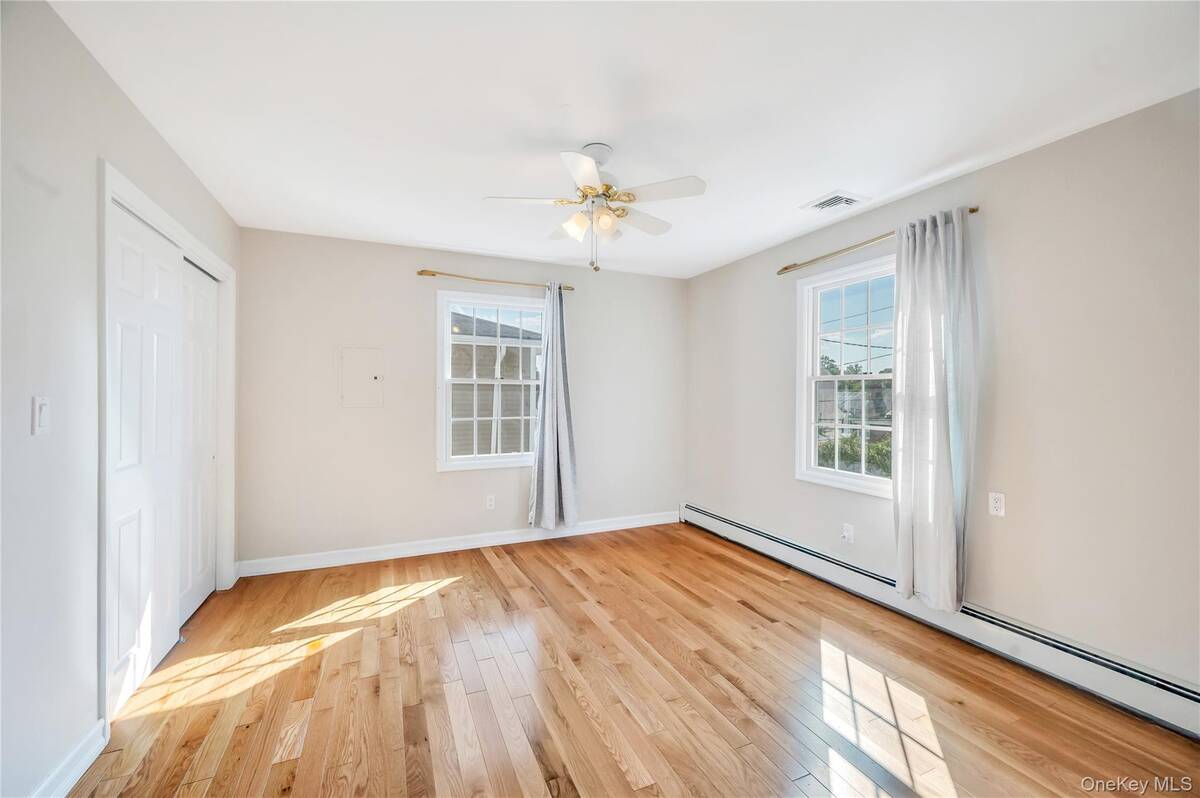 #22 photo, 131 Carol Road, East Meadow , NY 11554