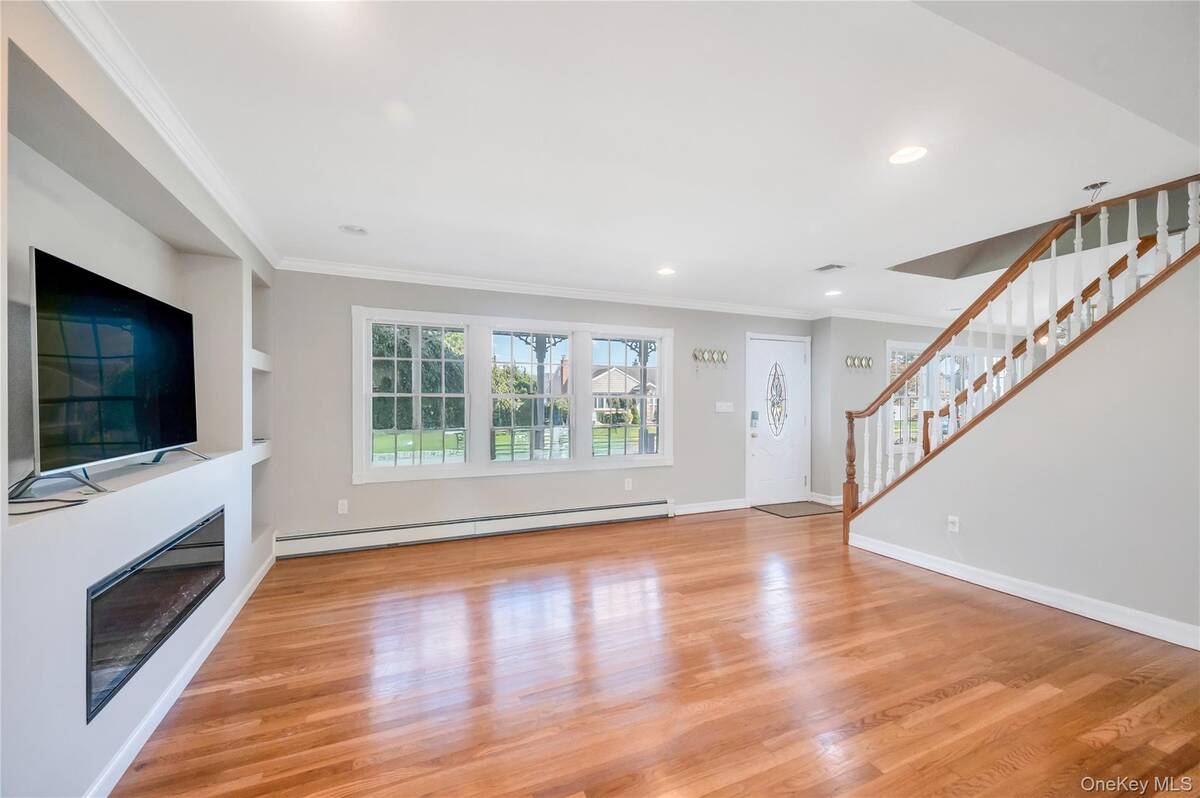 #5 photo, 131 Carol Road, East Meadow , NY 11554