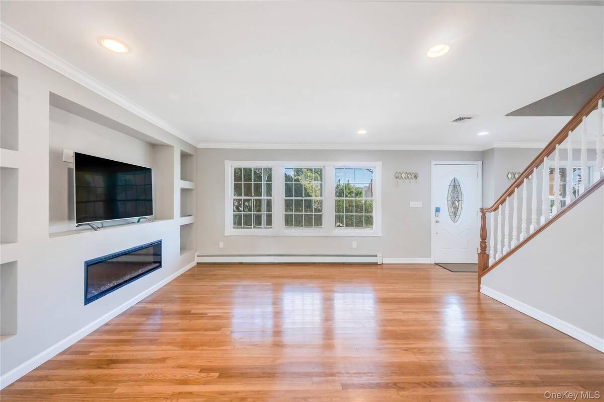 #6 photo, 131 Carol Road, East Meadow , NY 11554