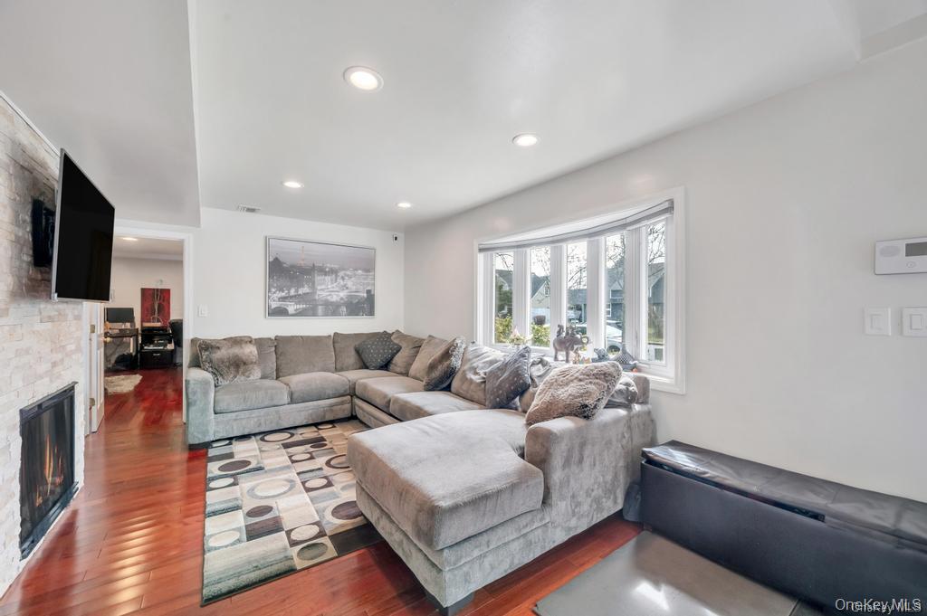 #13 photo, 11 Berry Lane, Hicksville , NY 11801