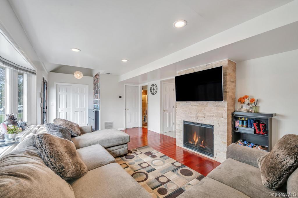 #15 photo, 11 Berry Lane, Hicksville , NY 11801