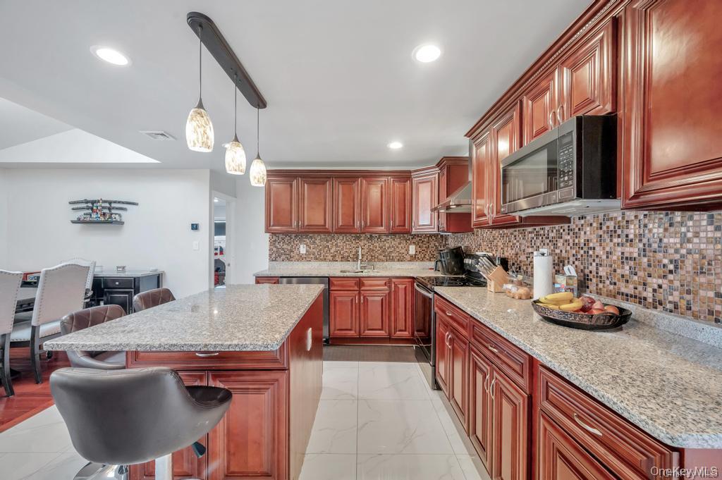 #2 photo, 11 Berry Lane, Hicksville , NY 11801