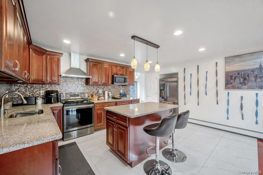 #4 photo, 11 Berry Lane, Hicksville , NY 11801