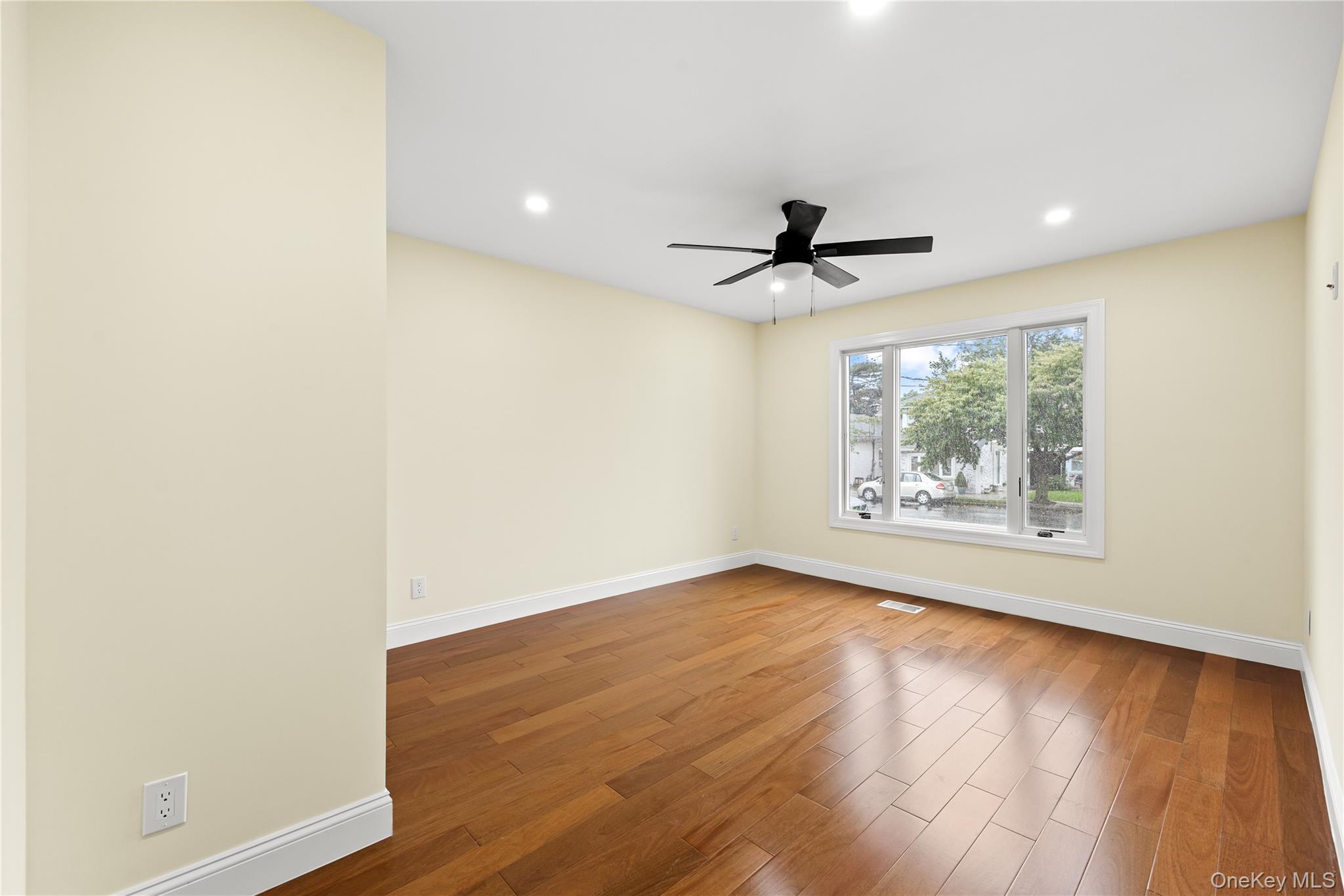 #10 photo, 4 S 11th Street, New Hyde Park , NY 11040