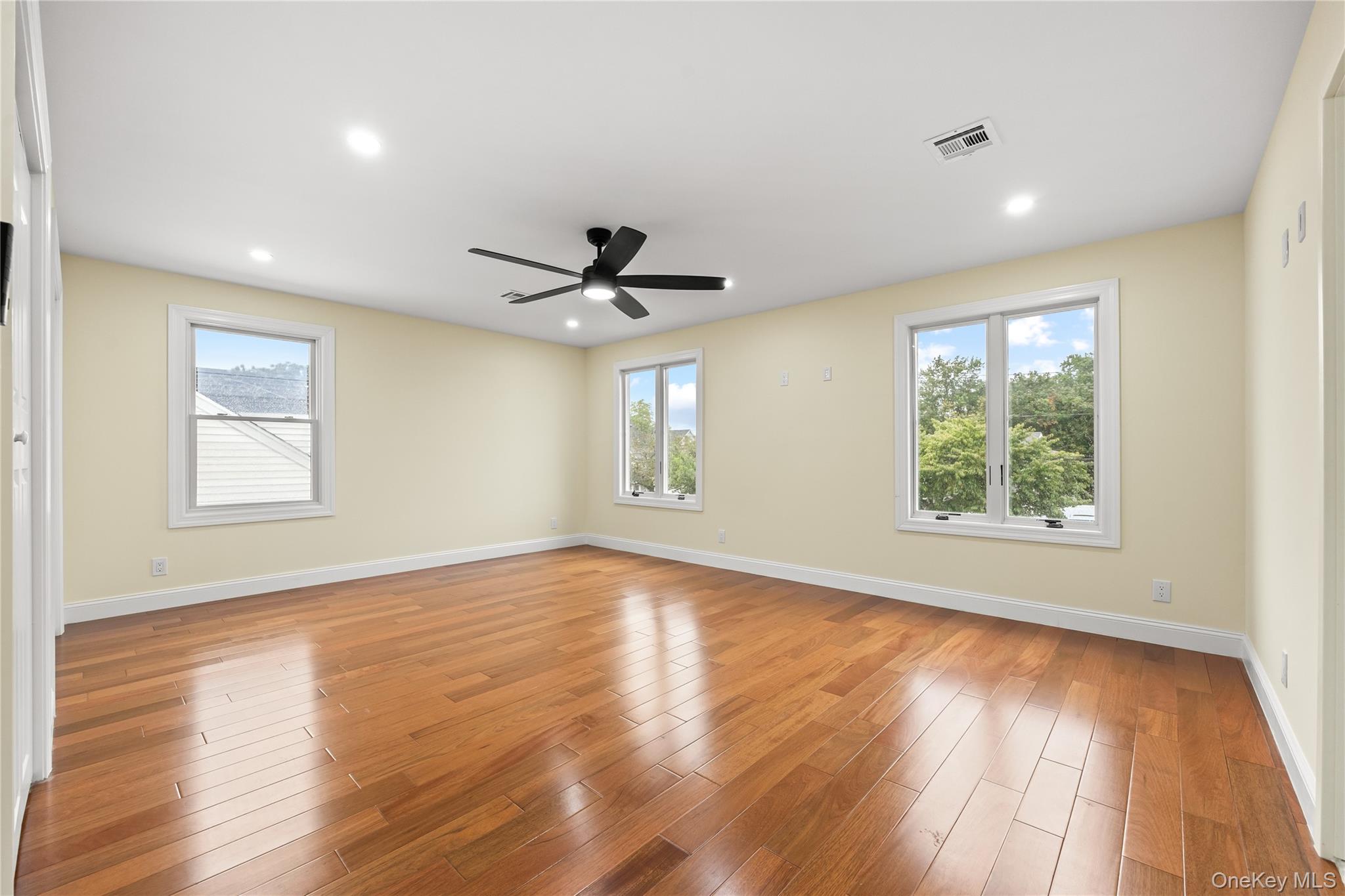 #14 photo, 4 S 11th Street, New Hyde Park , NY 11040