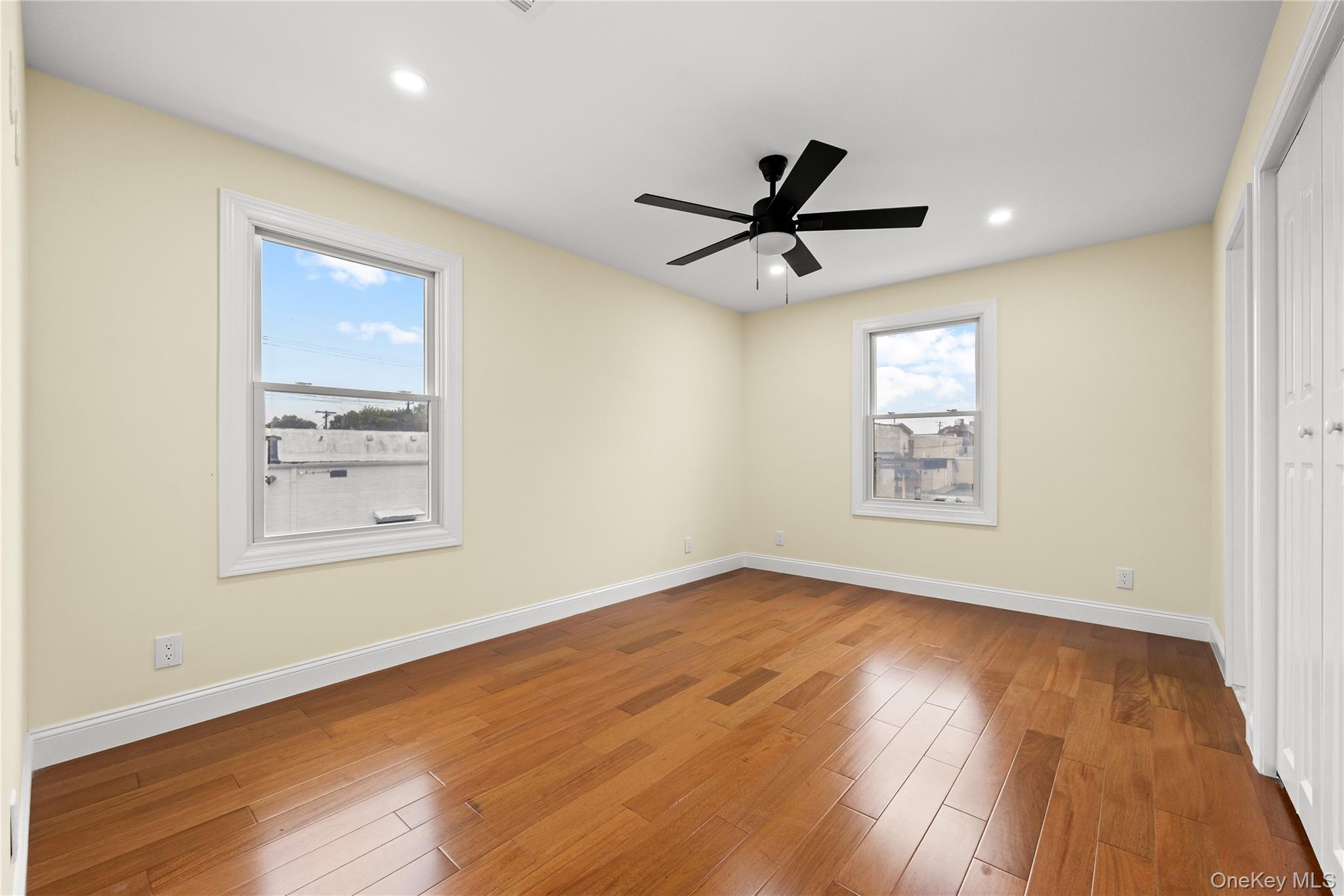 #19 photo, 4 S 11th Street, New Hyde Park , NY 11040