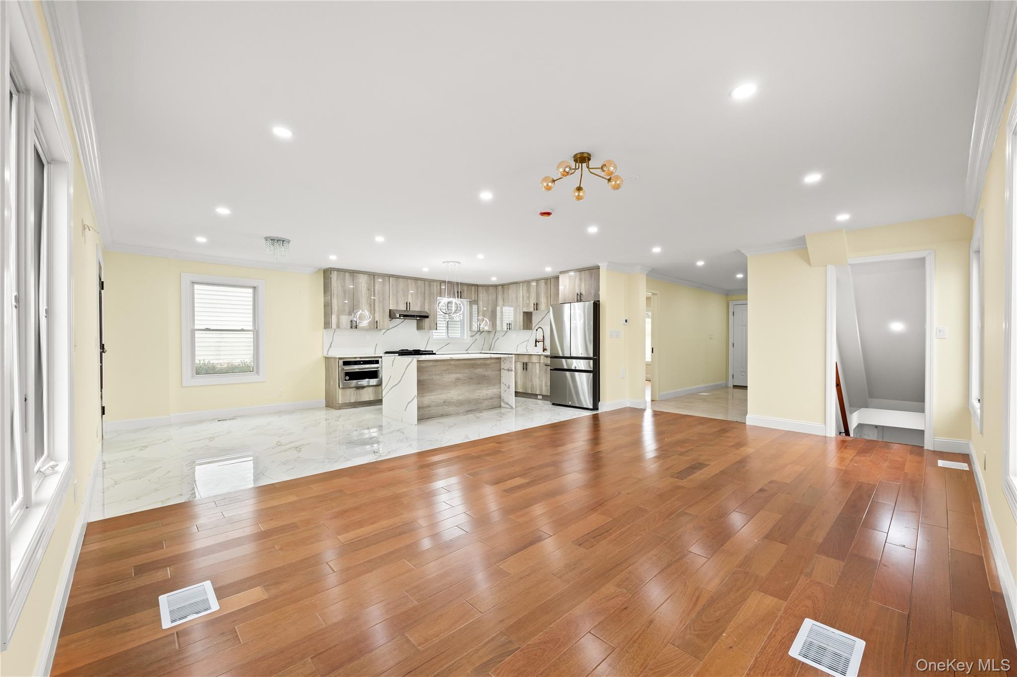 #5 photo, 4 S 11th Street, New Hyde Park , NY 11040