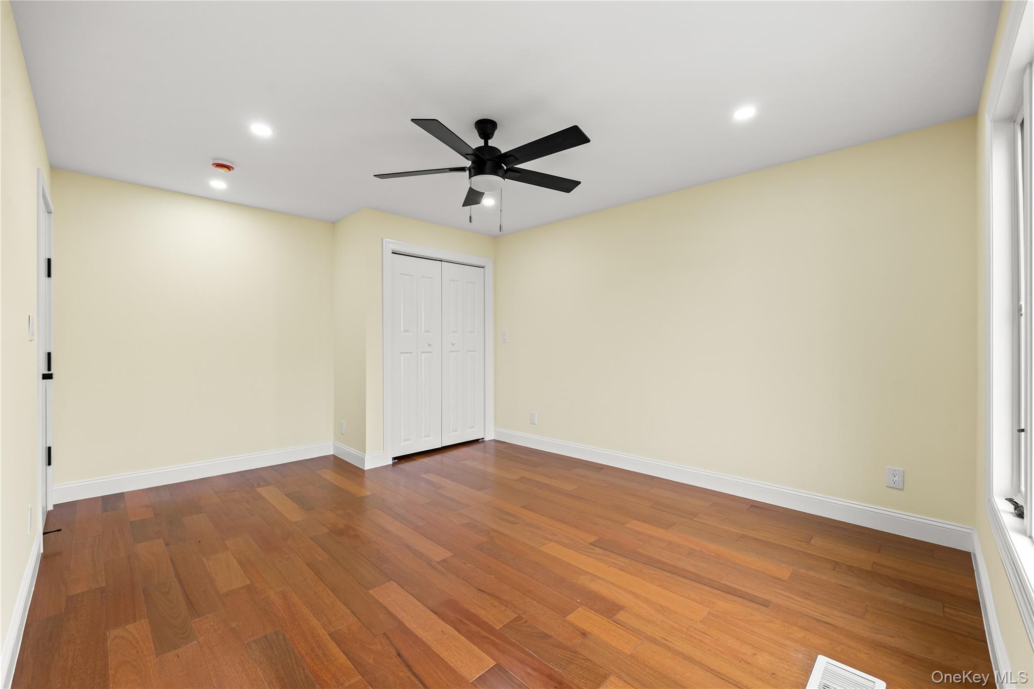 #9 photo, 4 S 11th Street, New Hyde Park , NY 11040