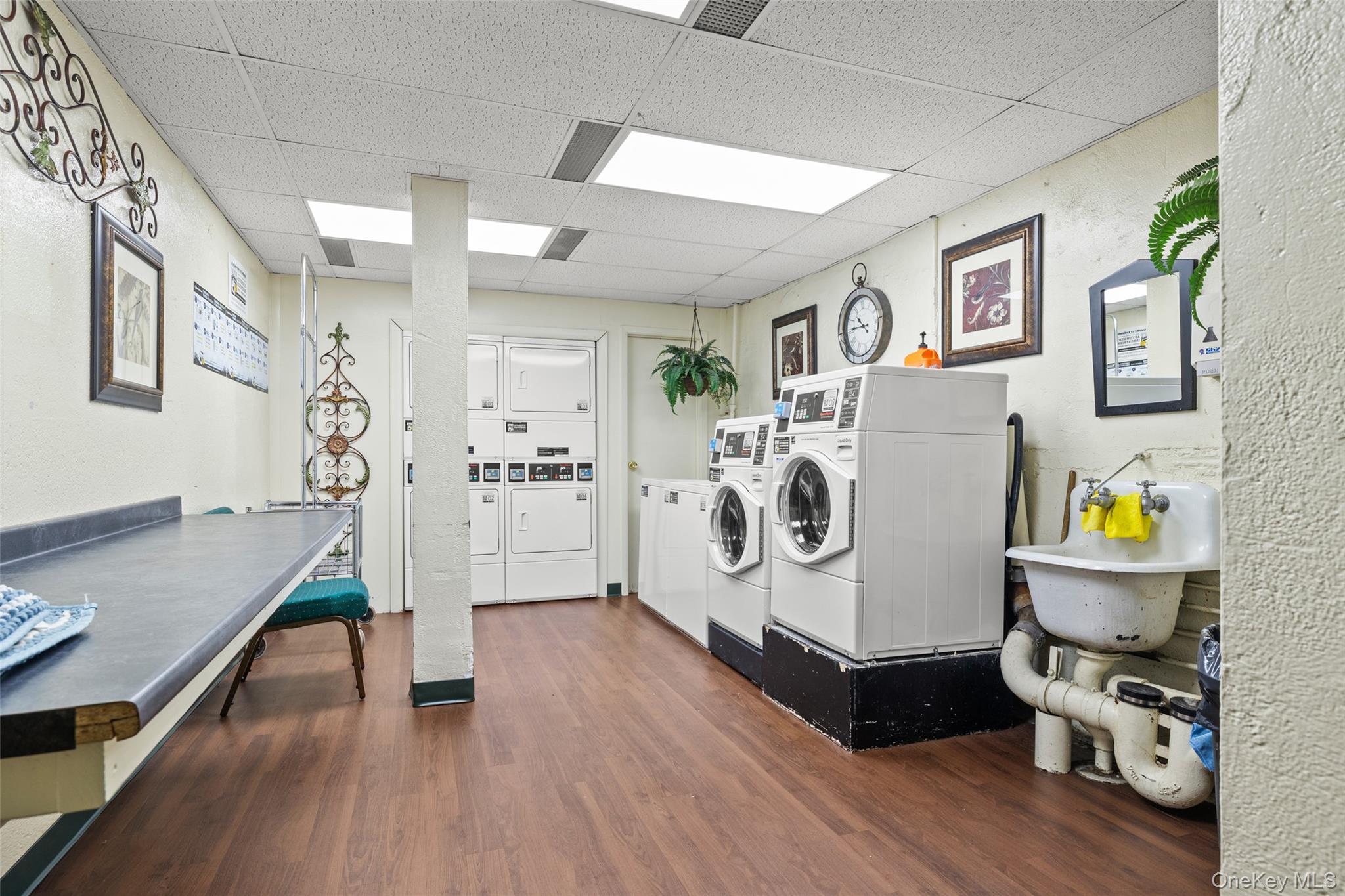 #15 photo, 504 Merrick Road, Lynbrook , NY 11563