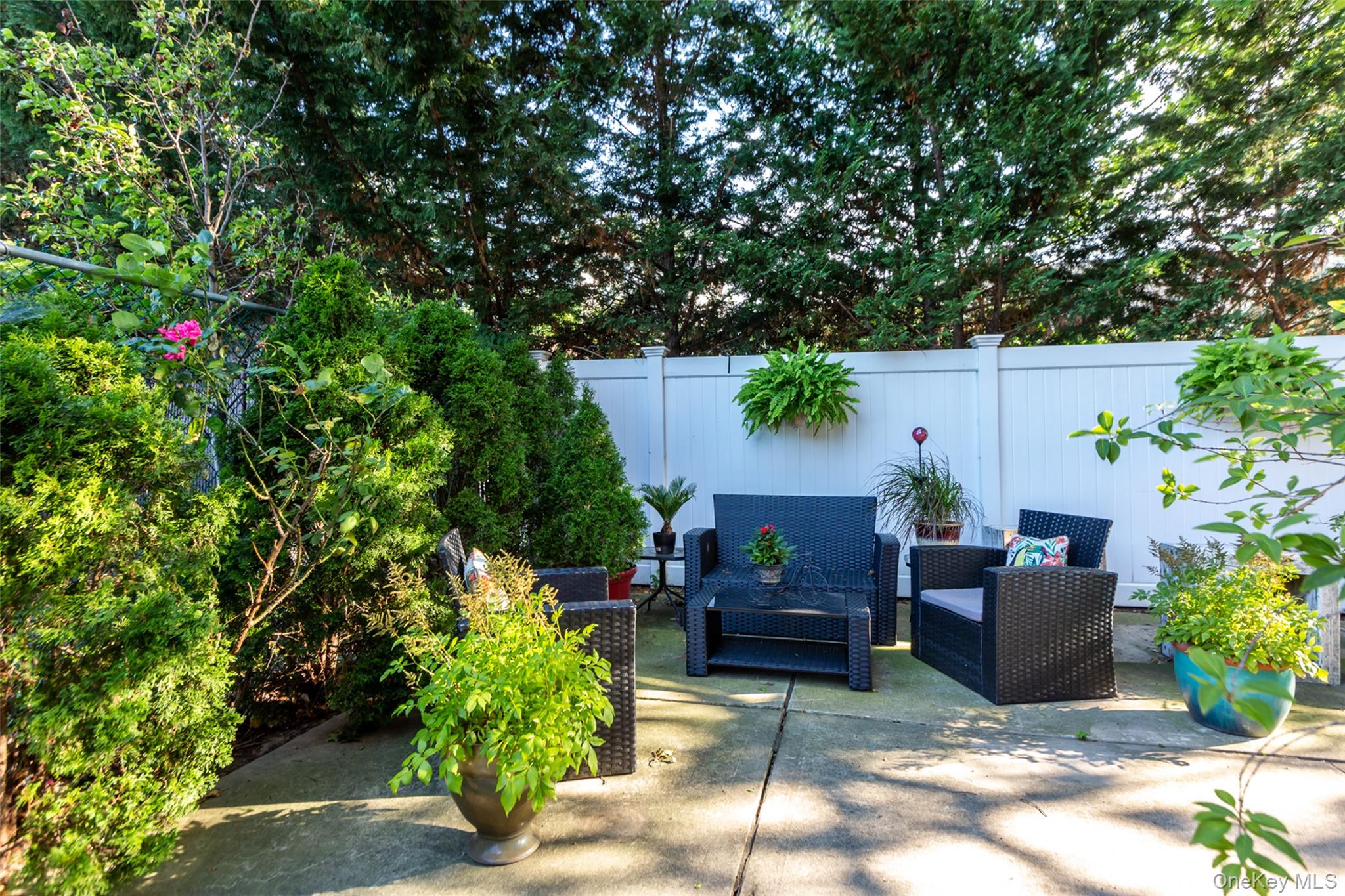 #19 photo, 504 Merrick Road, Lynbrook , NY 11563