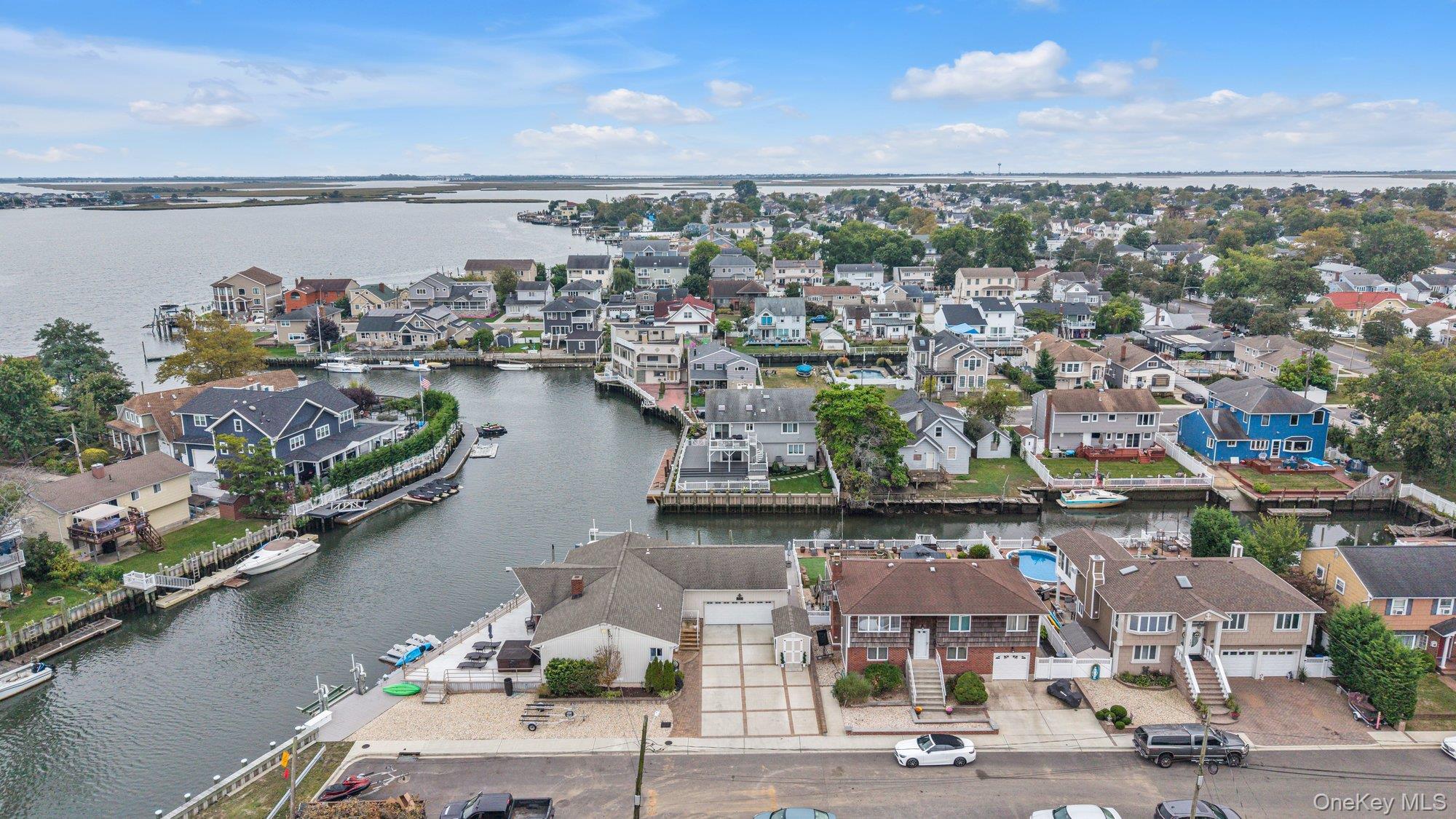 #18 photo, 1130 Hayes Place, नासाउ काउंटी Baldwin Harbor , NY 11510