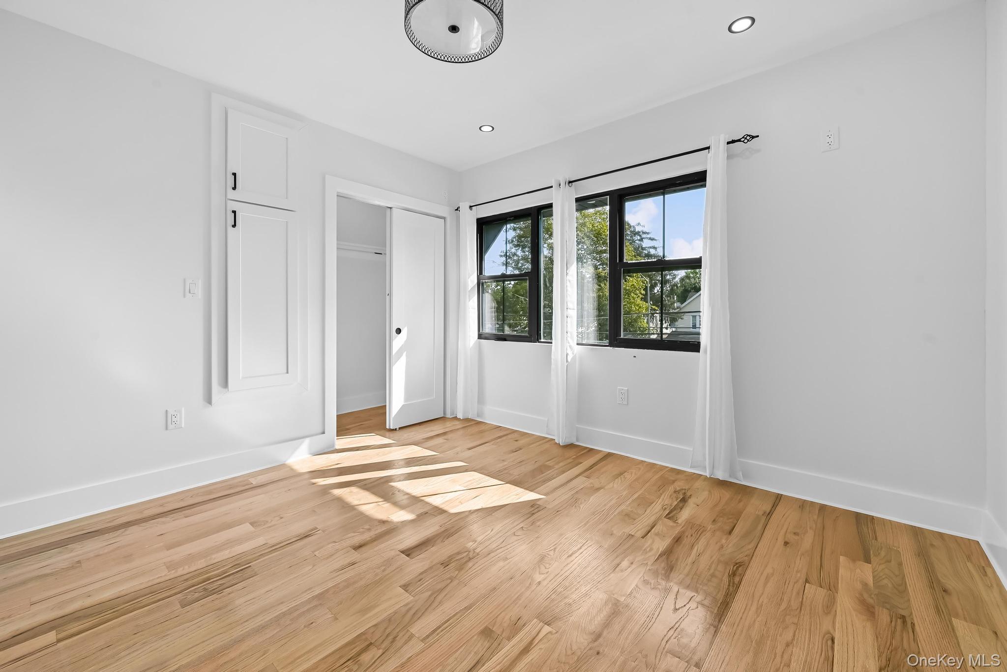 #13 photo, 91-35 71st Avenue, Forest Hills , NY 11375