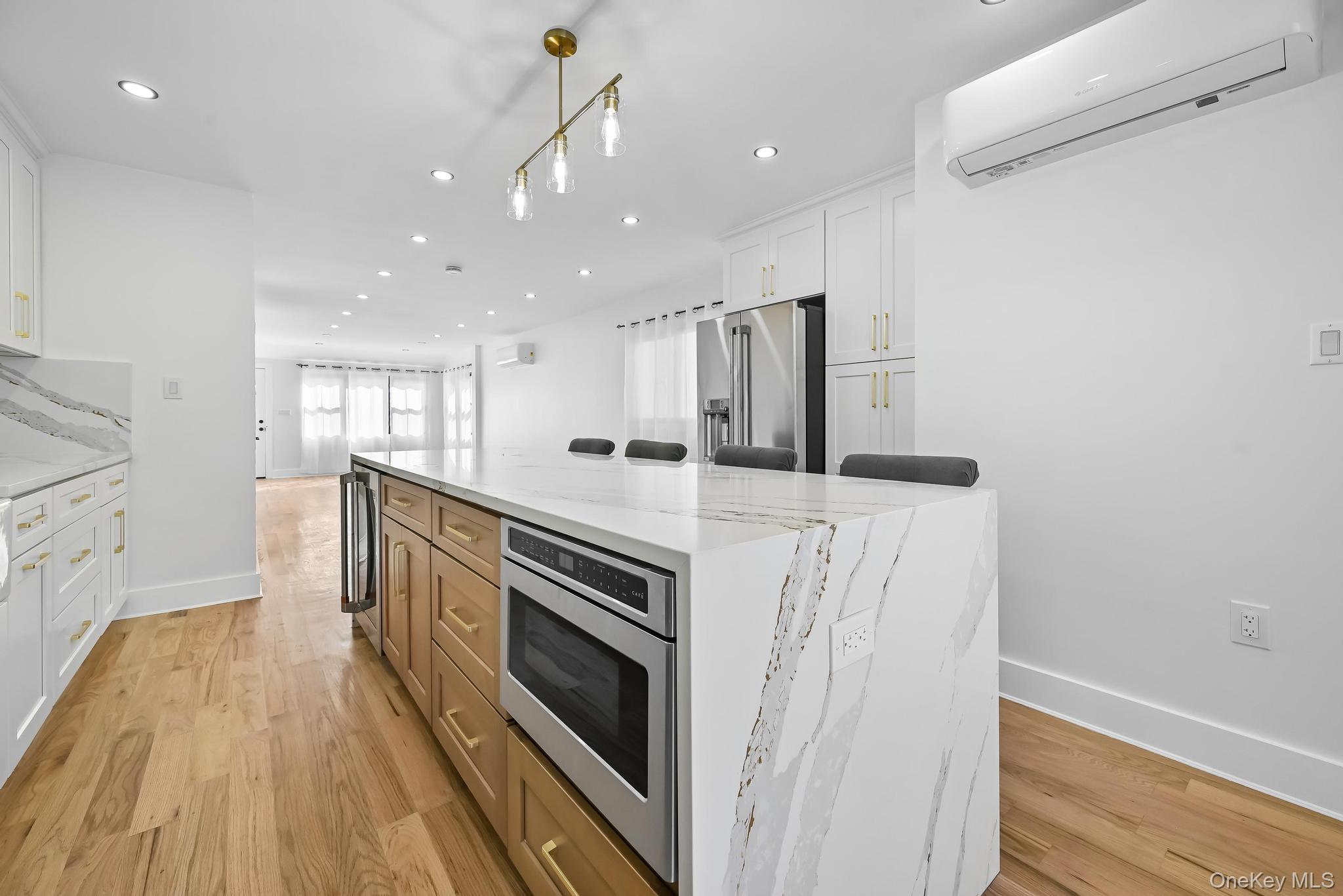 #7 photo, 91-35 71st Avenue, Forest Hills , NY 11375