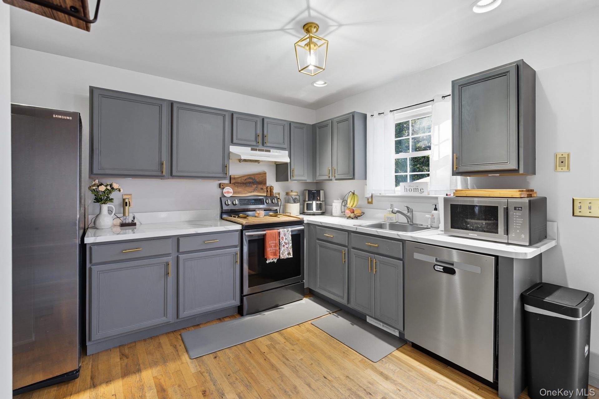 #11 photo, 42 Biltmore Drive, サフォーク郡 Mastic Beach , NY 11951