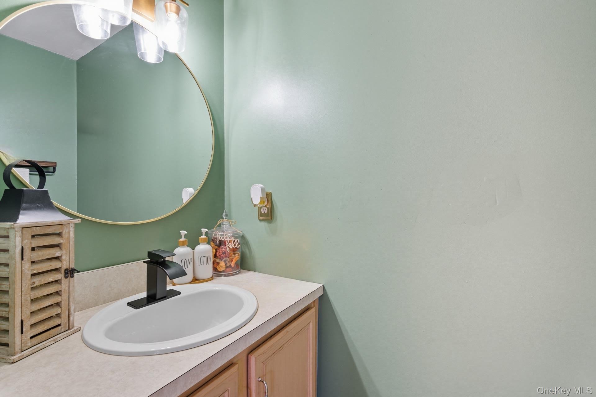 #17 photo, 42 Biltmore Drive, サフォーク郡 Mastic Beach , NY 11951