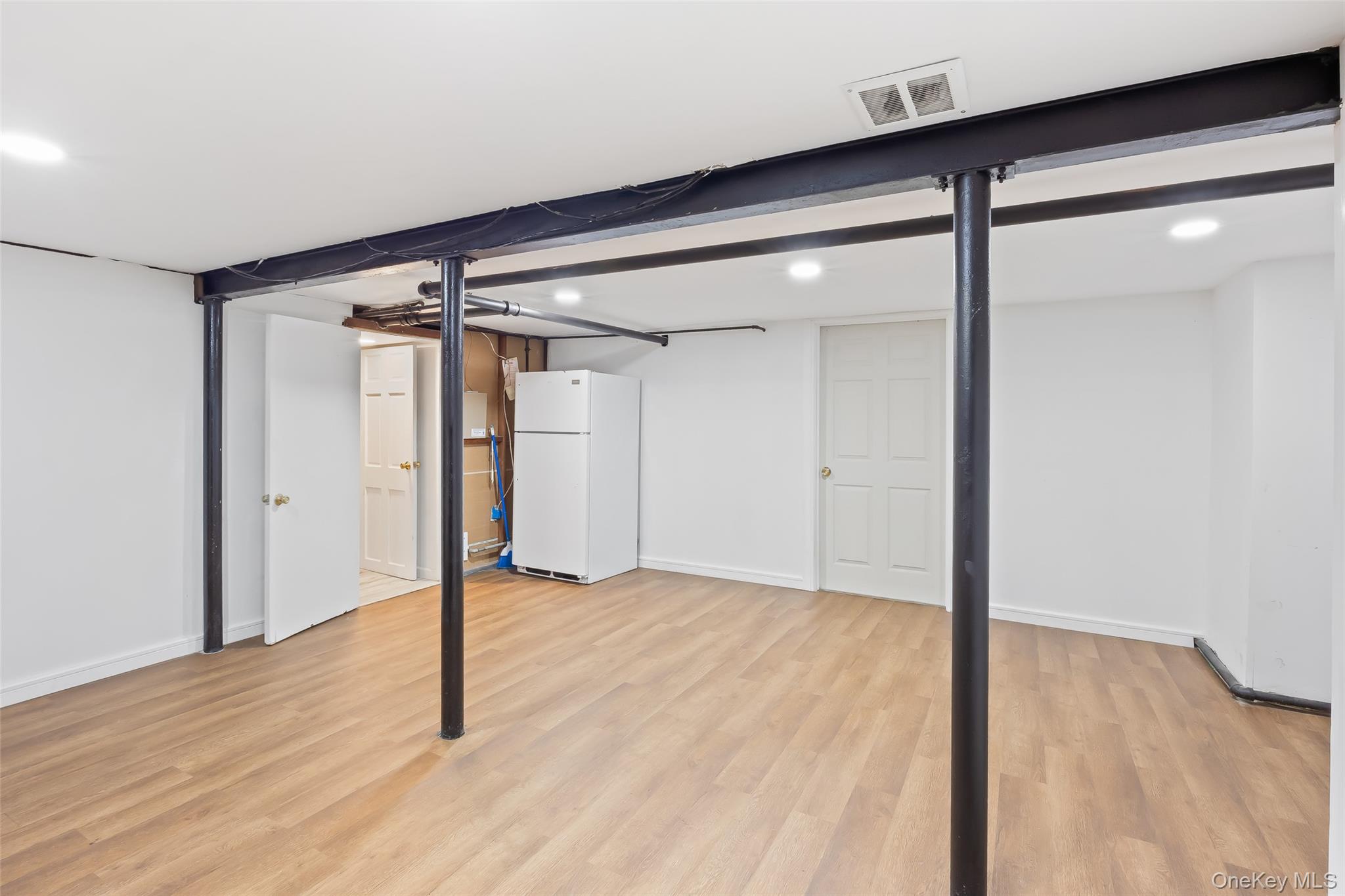 #14 photo, 1218 Terrace Boulevard, New Hyde Park , NY 11040