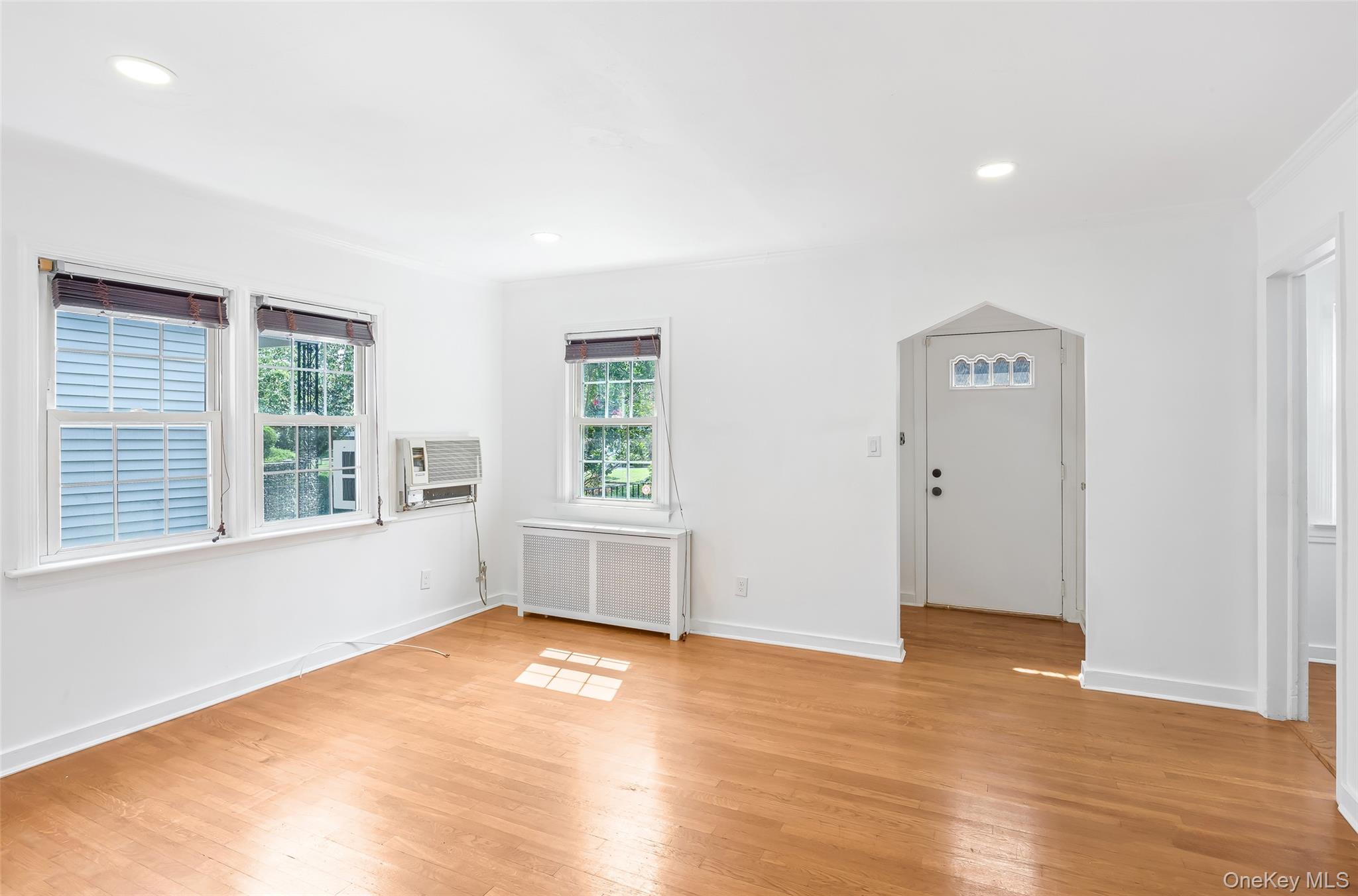 #4 photo, 1218 Terrace Boulevard, New Hyde Park , NY 11040