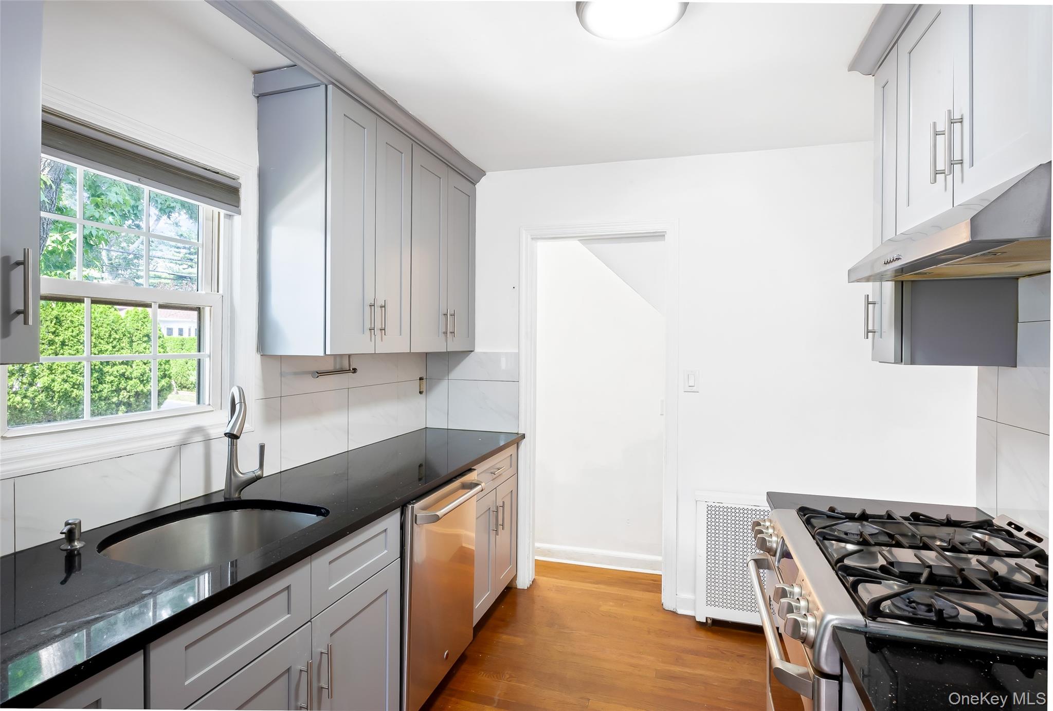 #6 photo, 1218 Terrace Boulevard, New Hyde Park , NY 11040