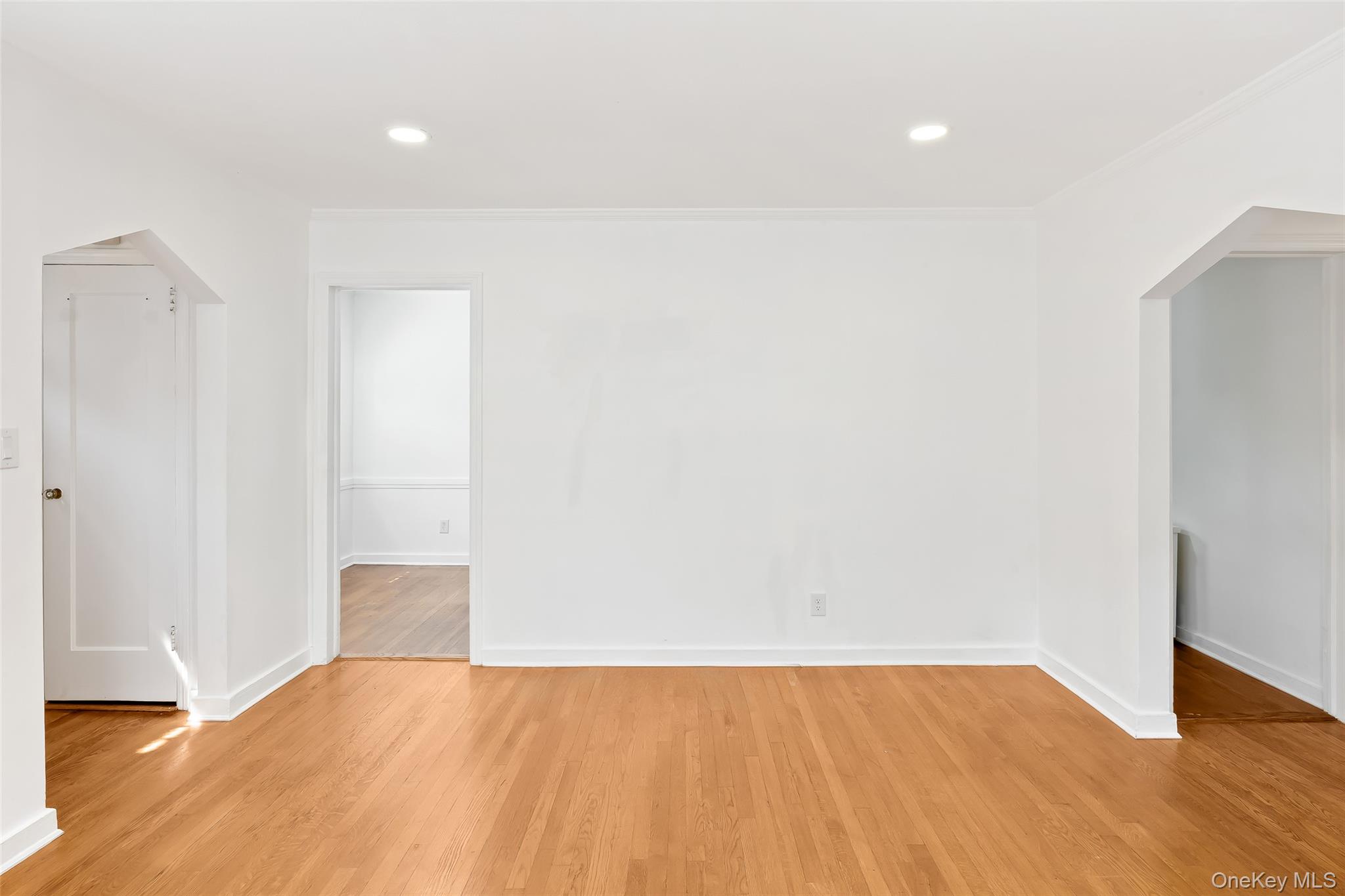 #9 photo, 1218 Terrace Boulevard, New Hyde Park , NY 11040