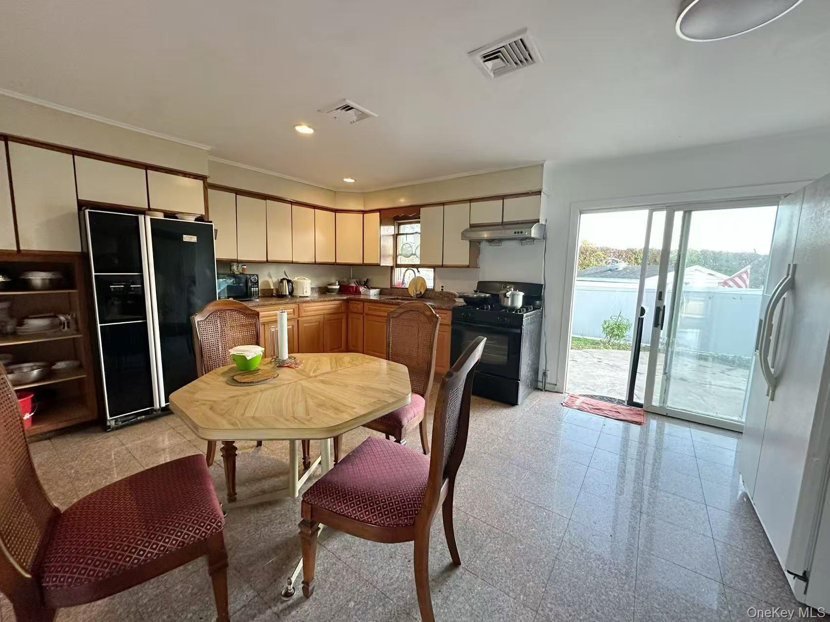 #5 photo, 200 Saint Regis Drive, Massapequa , NY 11762