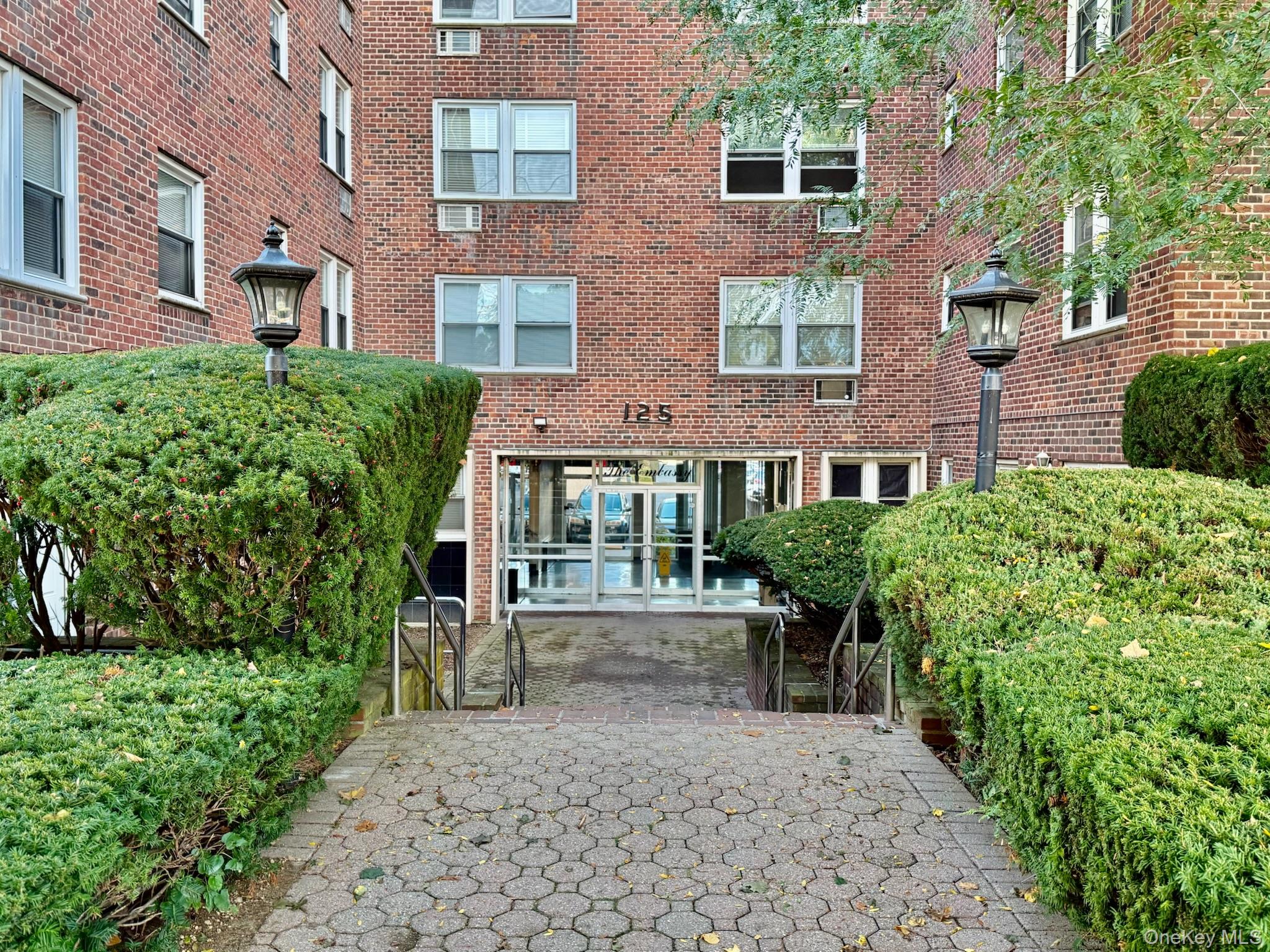 #1 photo, 125 Lincoln Avenue, नासाउ काउंटी Mineola , NY 11501