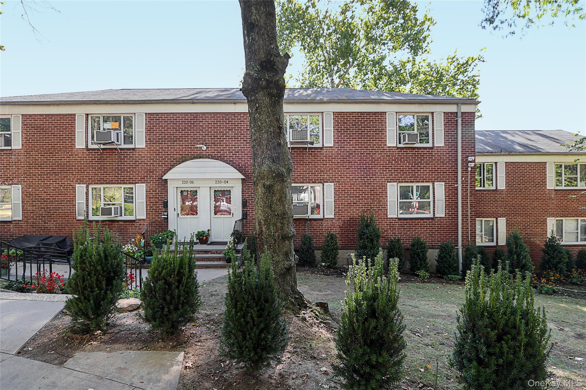 #2 photo, 220-04 Stronghurst Avenue, Queens Village , NY 11427