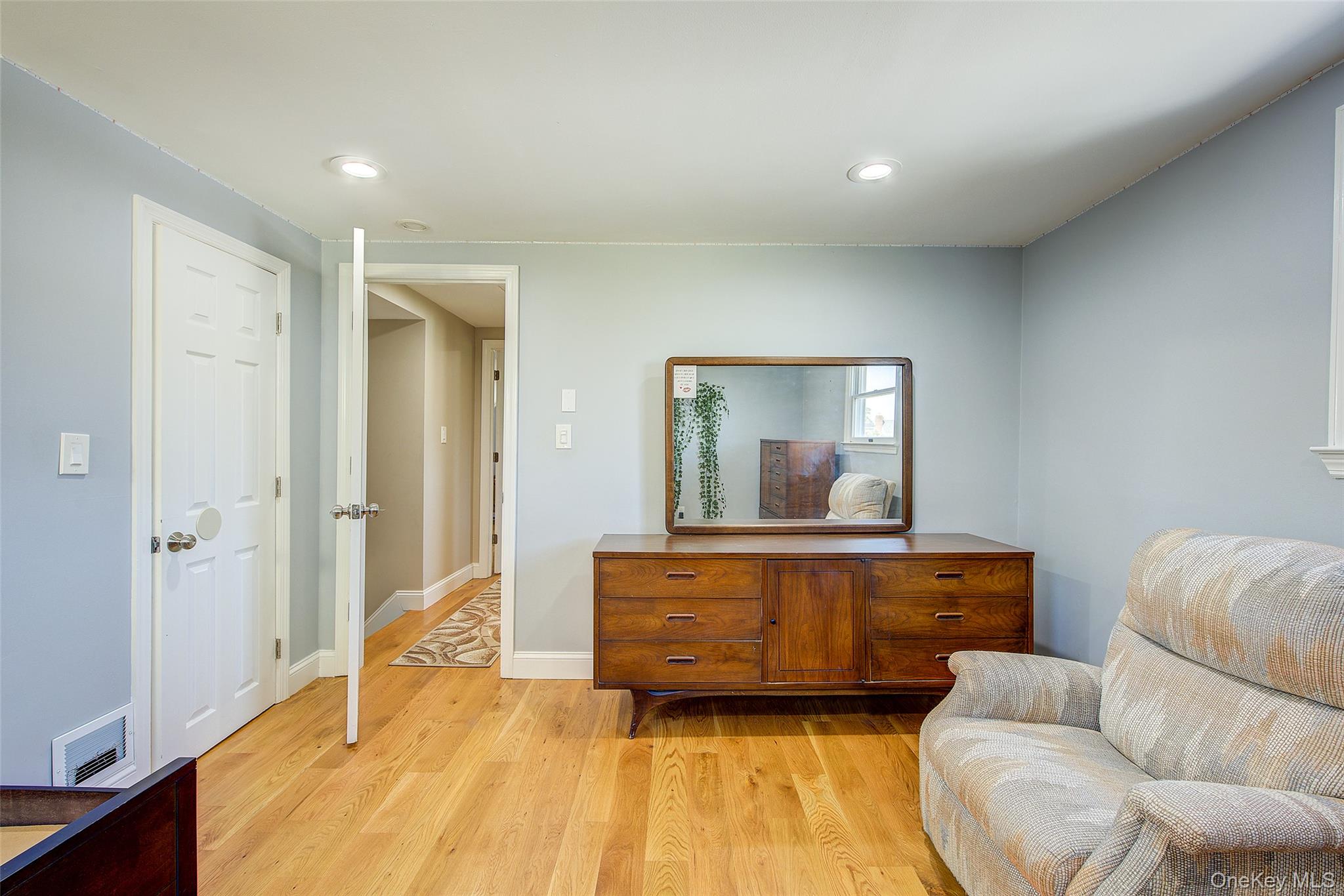 #18 photo, 106 Soifer Avenue, ナッソー郡 North Bellmore , NY 11710