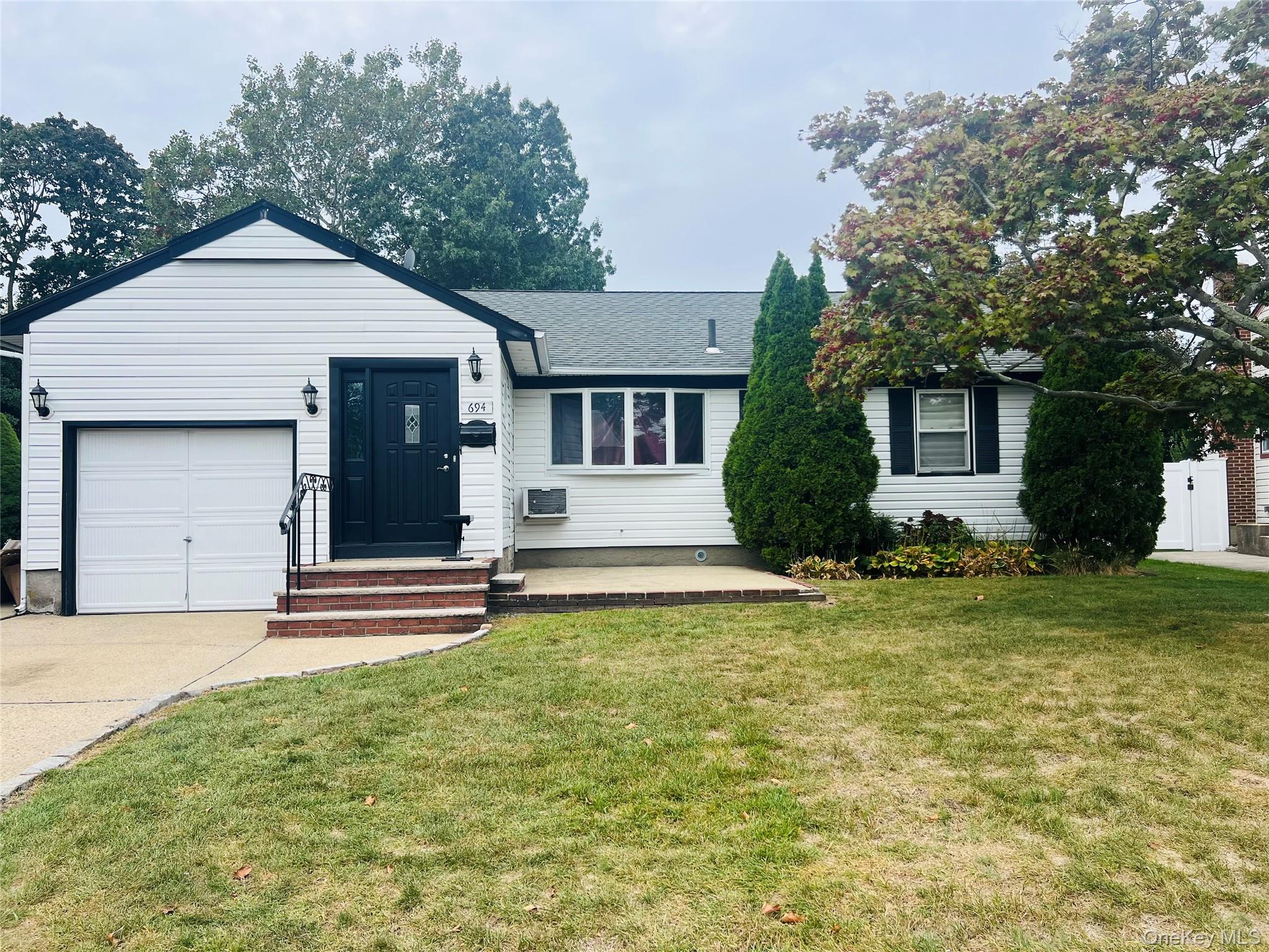 #1 photo, 694 Blackstone Avenue, East Meadow , NY 11554