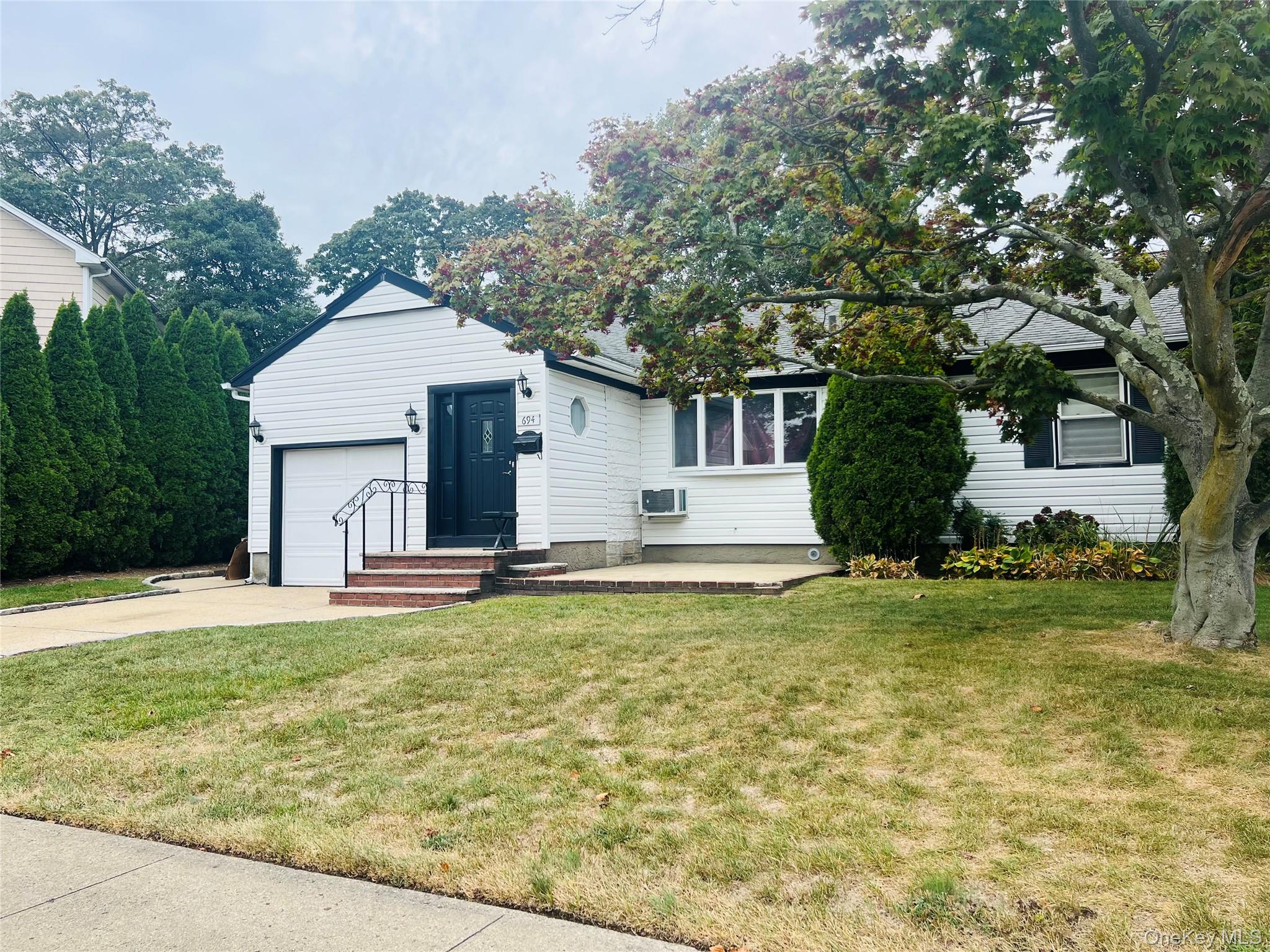 #12 photo, 694 Blackstone Avenue, East Meadow , NY 11554