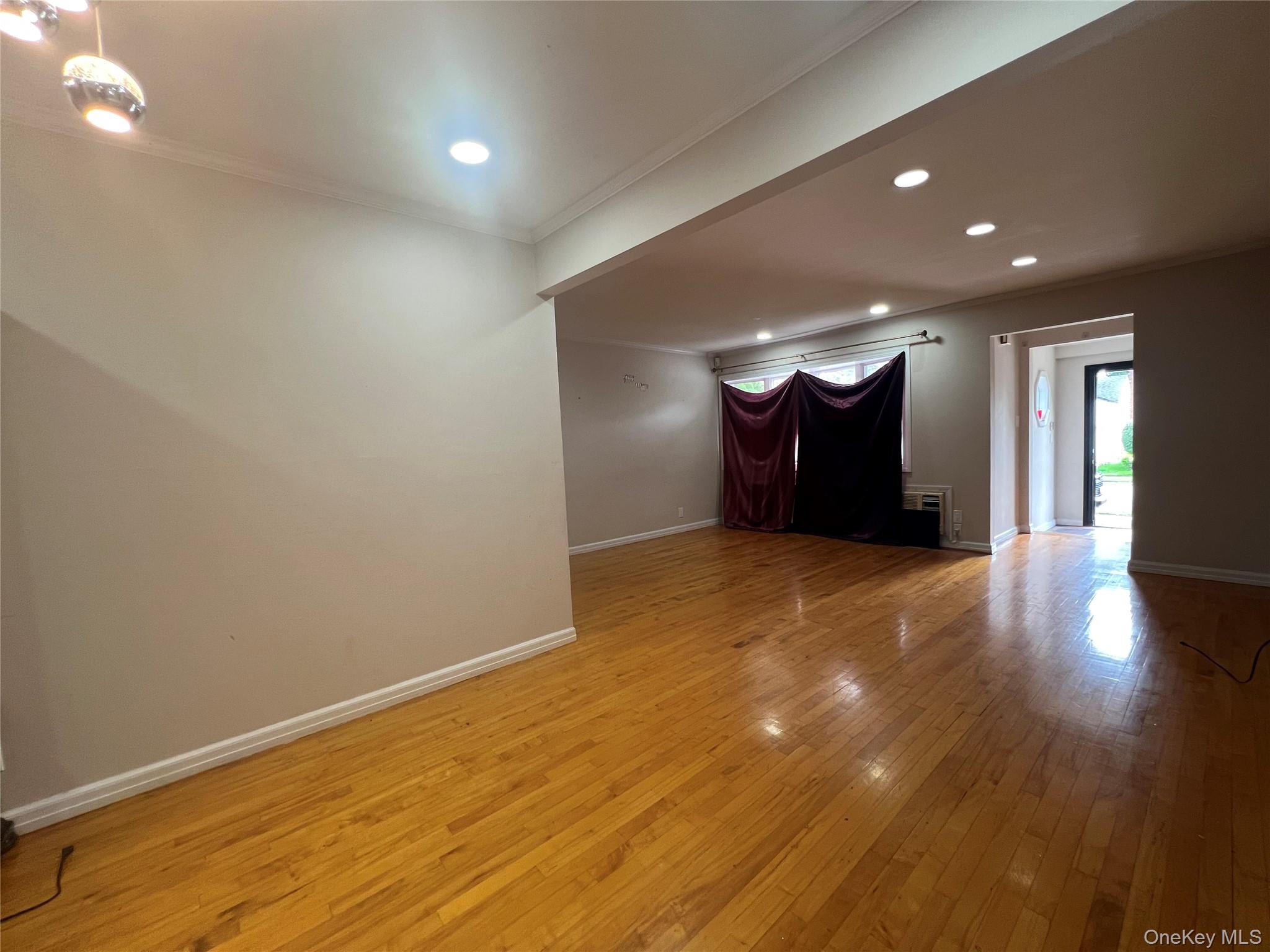 #6 photo, 694 Blackstone Avenue, East Meadow , NY 11554