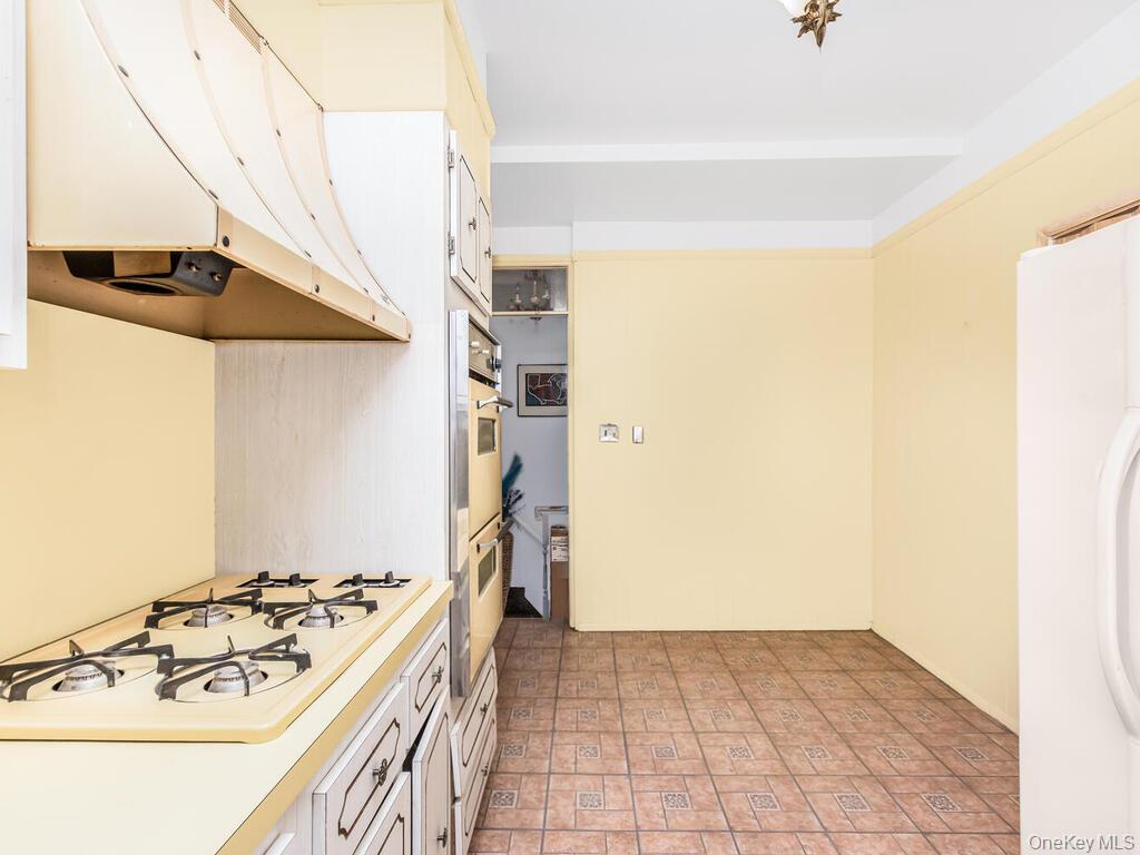 #11 photo, 410 Revere Avenue, Bronx , NY 10465