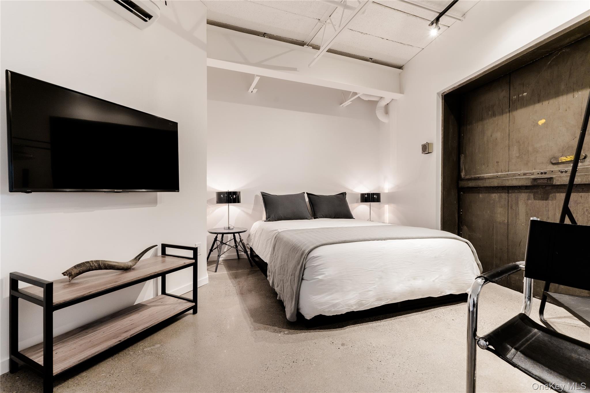 #5 photo, 21 ---754 Green   Columbia Street, Hudson , NY 12534