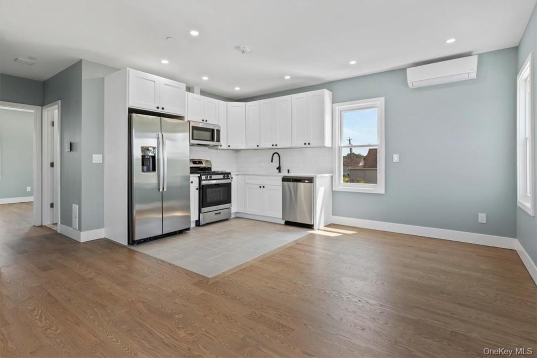 #4 photo, 76 CROTONA Avenue, Harrison , NY 10528