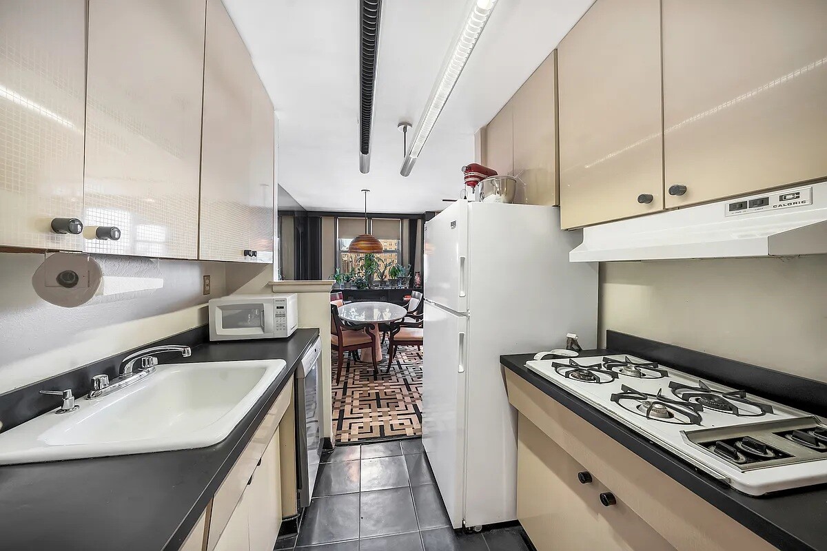 #6 photo, 201 E 36TH Street, Murray Hill , NY 10016