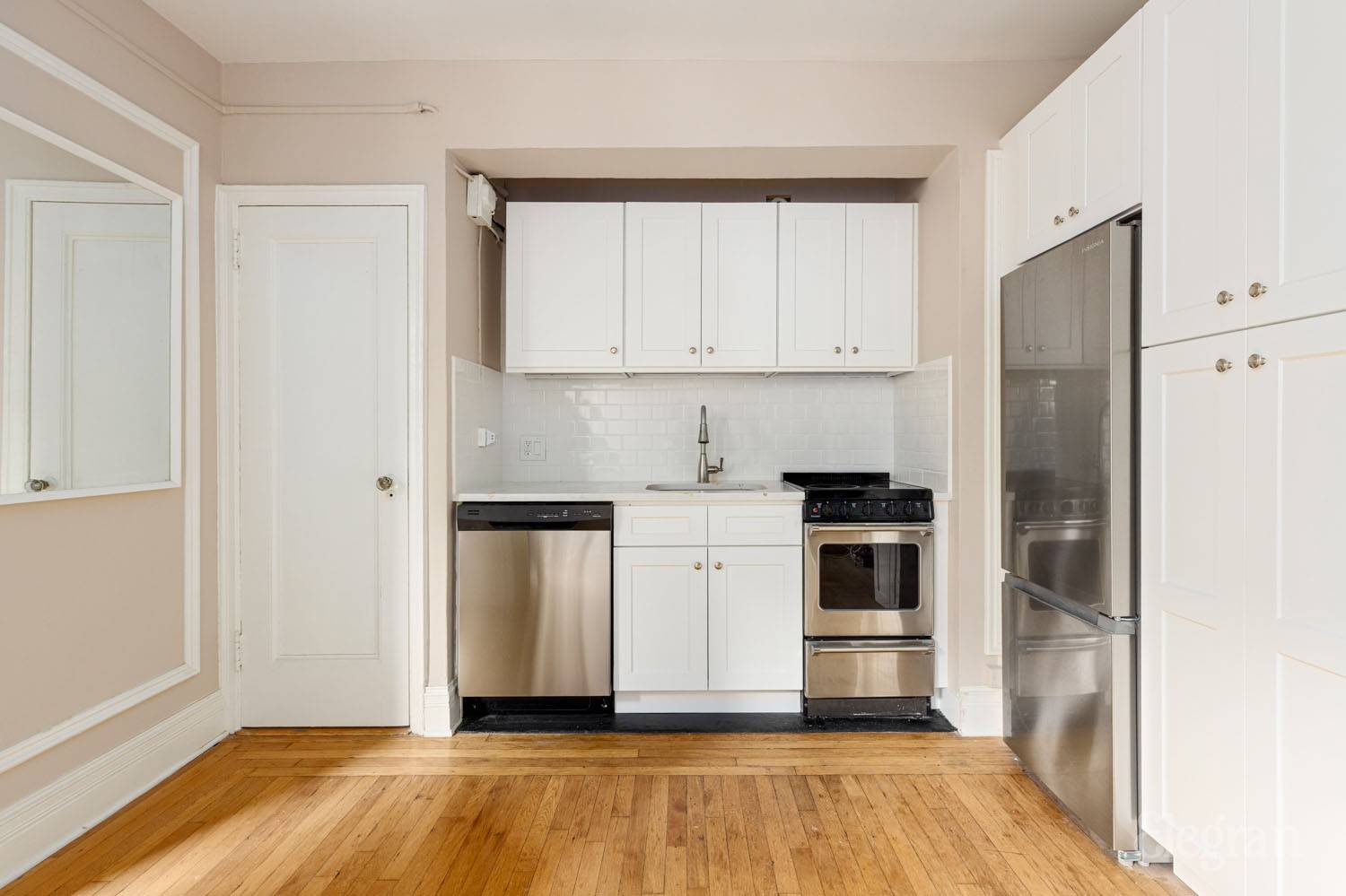 #4 photo, 325 W 45th Street, マンハッタン Hell's Kitchen , NY 10036