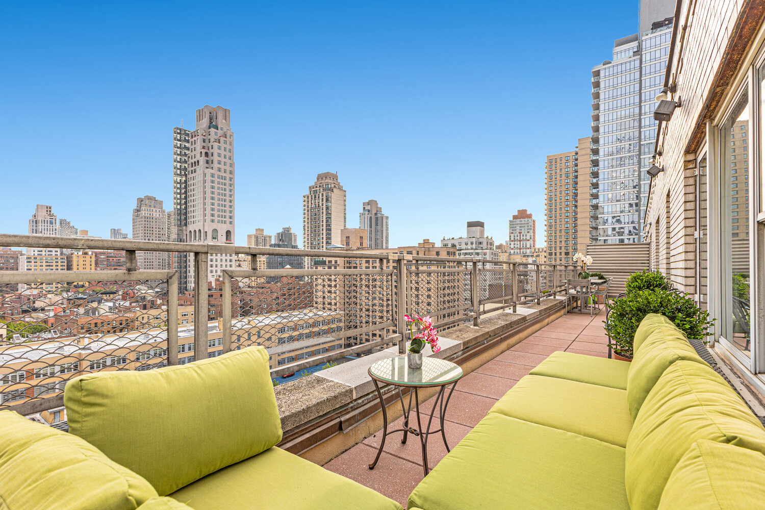 #4 photo, 207 E 74TH Street, Lenox Hill , NY 10021