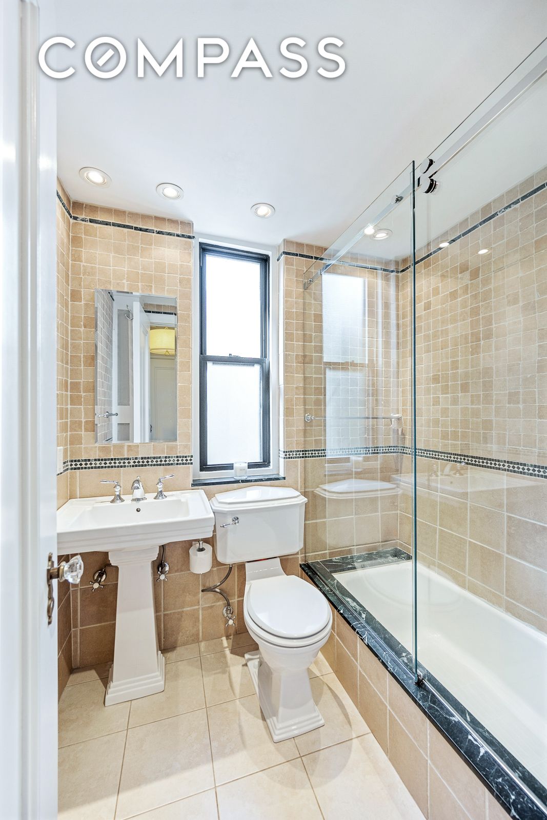 #8 photo, 140 E 81st Street, Upper East Side , NY 10028