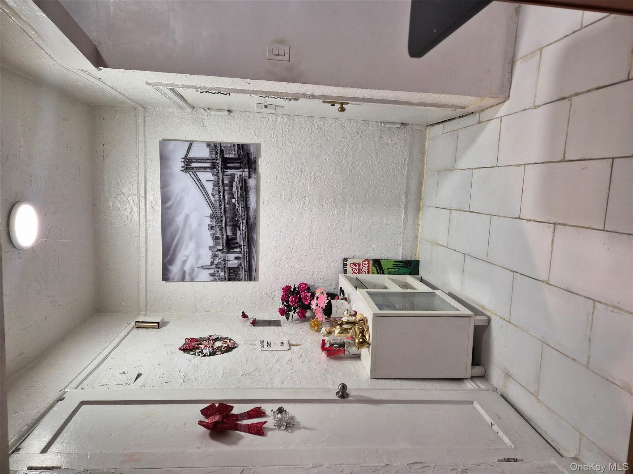 #4 photo, 3721 80th Street, クイーンズ区 Jackson Heights , NY 11372