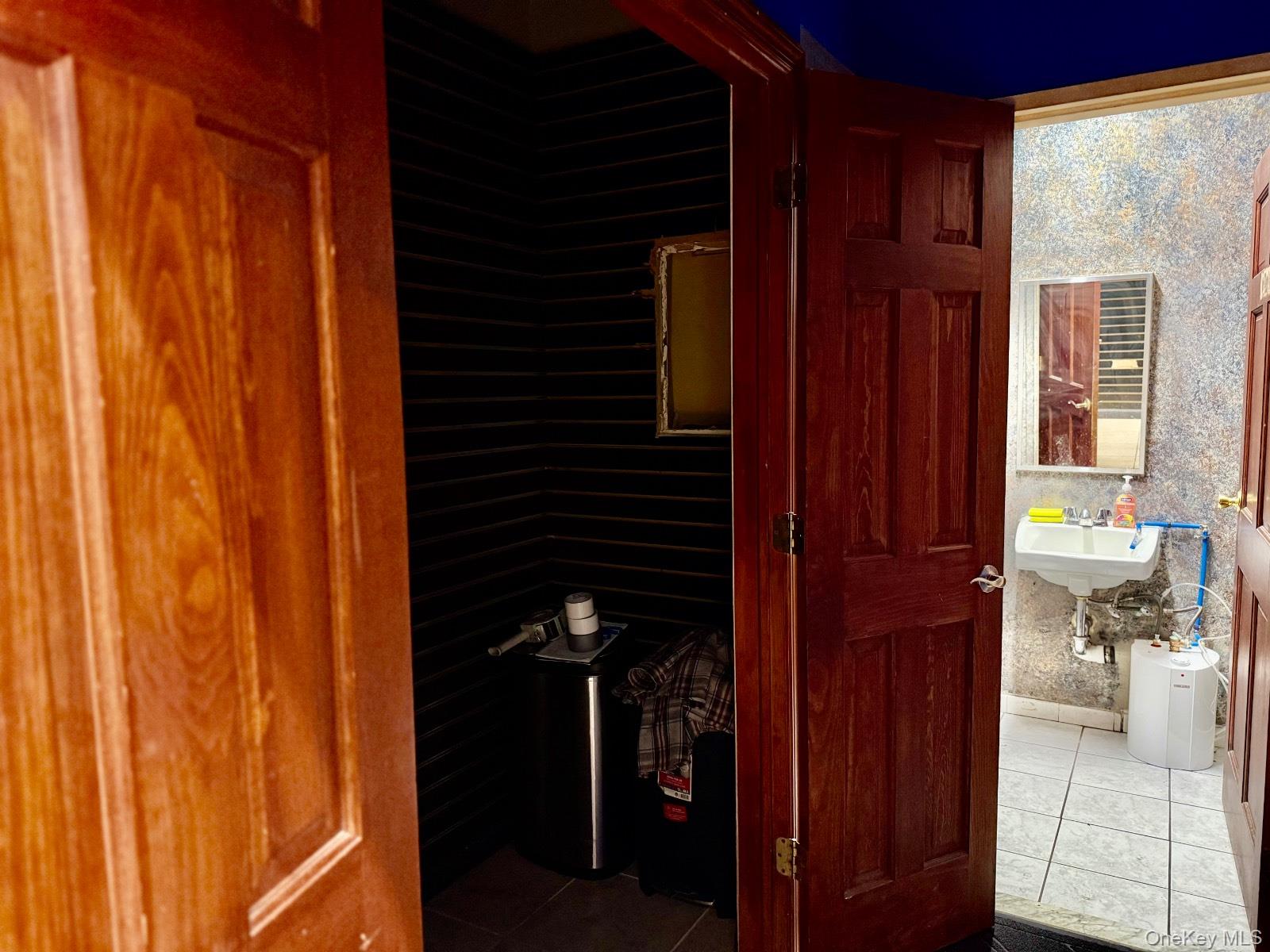 #15 photo, 234 Jericho Turnpike, Mineola , NY 11501