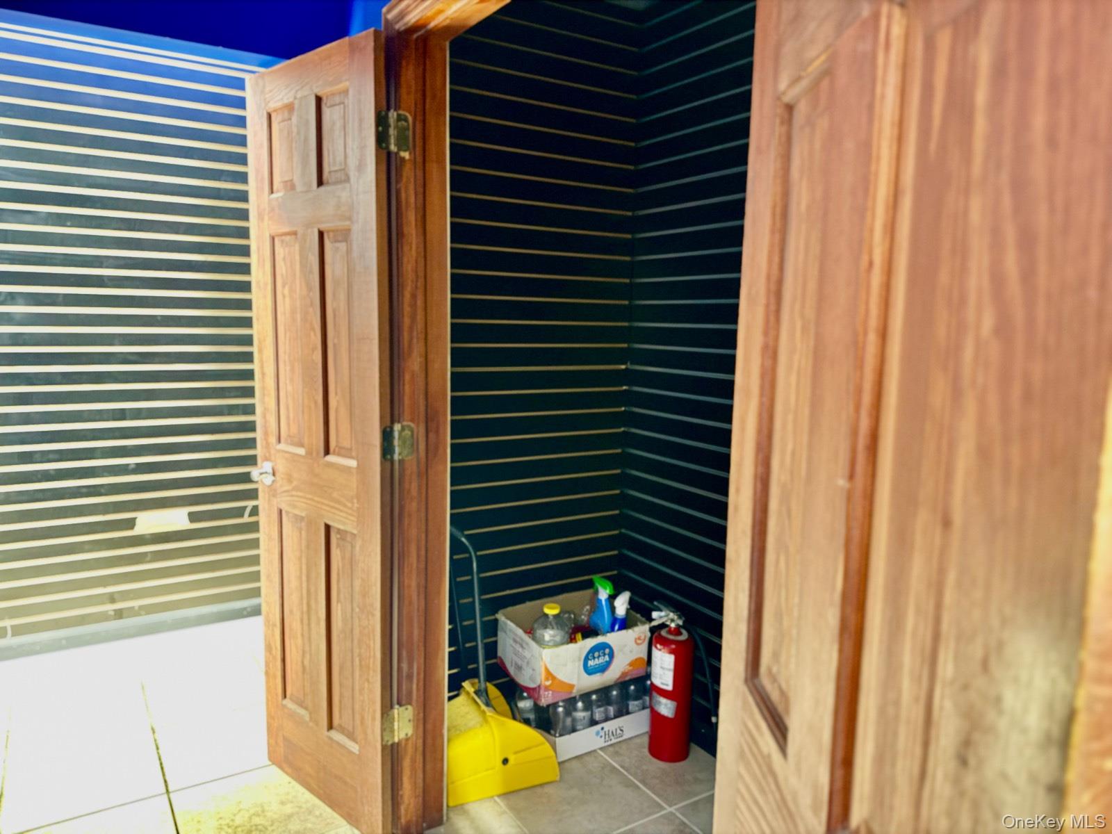 #17 photo, 234 Jericho Turnpike, Mineola , NY 11501